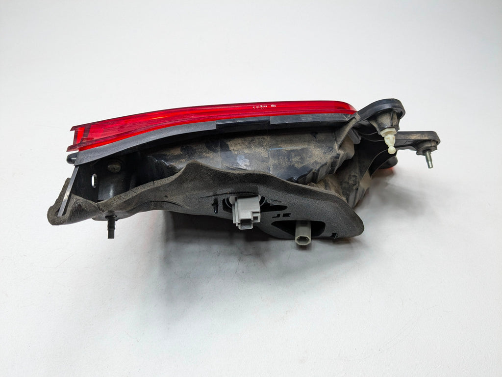 10 - 2014 OEM SUBARU OUTBACK REAR RIGHT SIDE OUTBACK LIFTGATE MOUNTED TAIL LIGHT