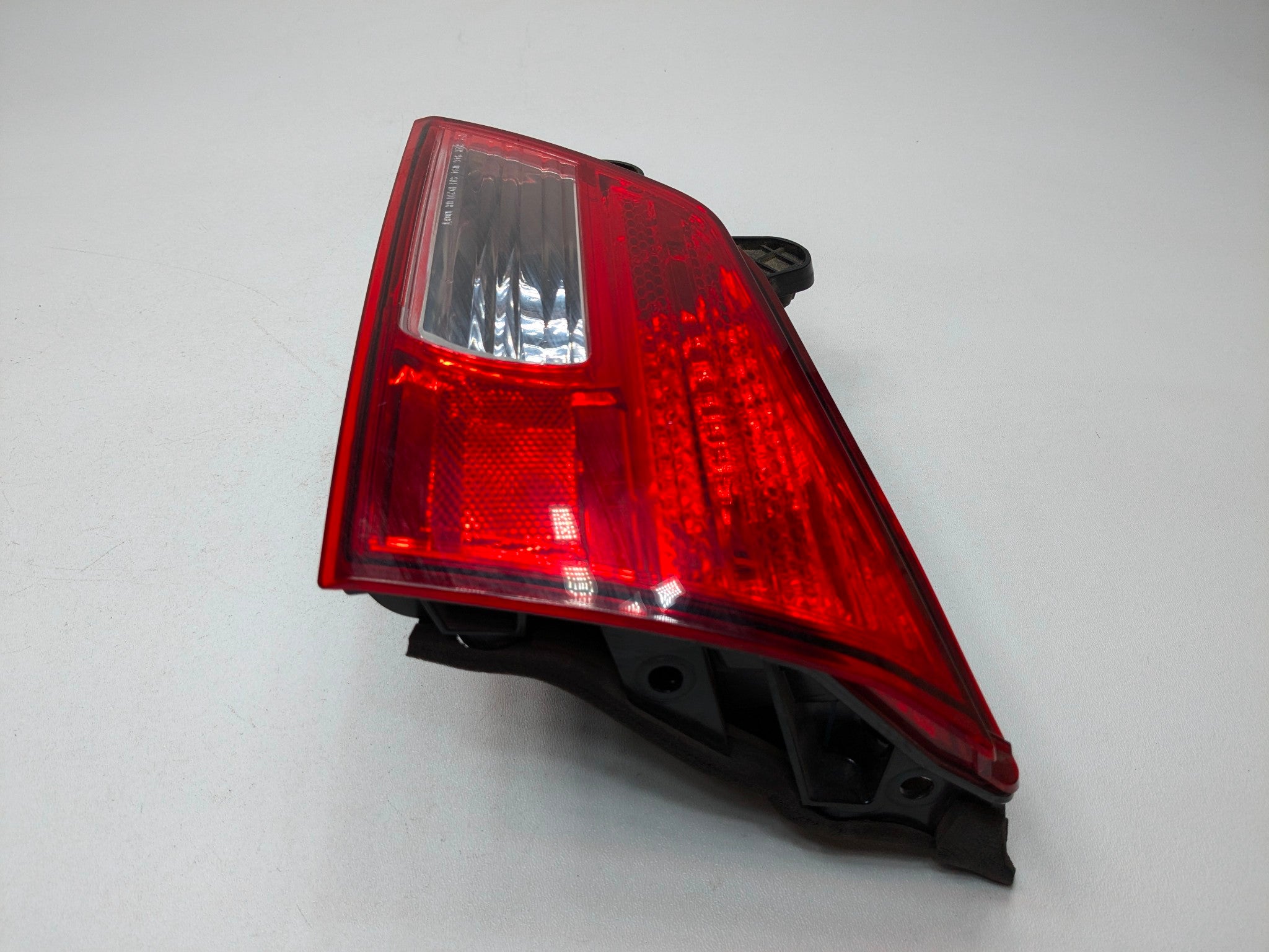 10 - 2014 OEM SUBARU OUTBACK REAR RIGHT SIDE OUTBACK LIFTGATE MOUNTED TAIL LIGHT