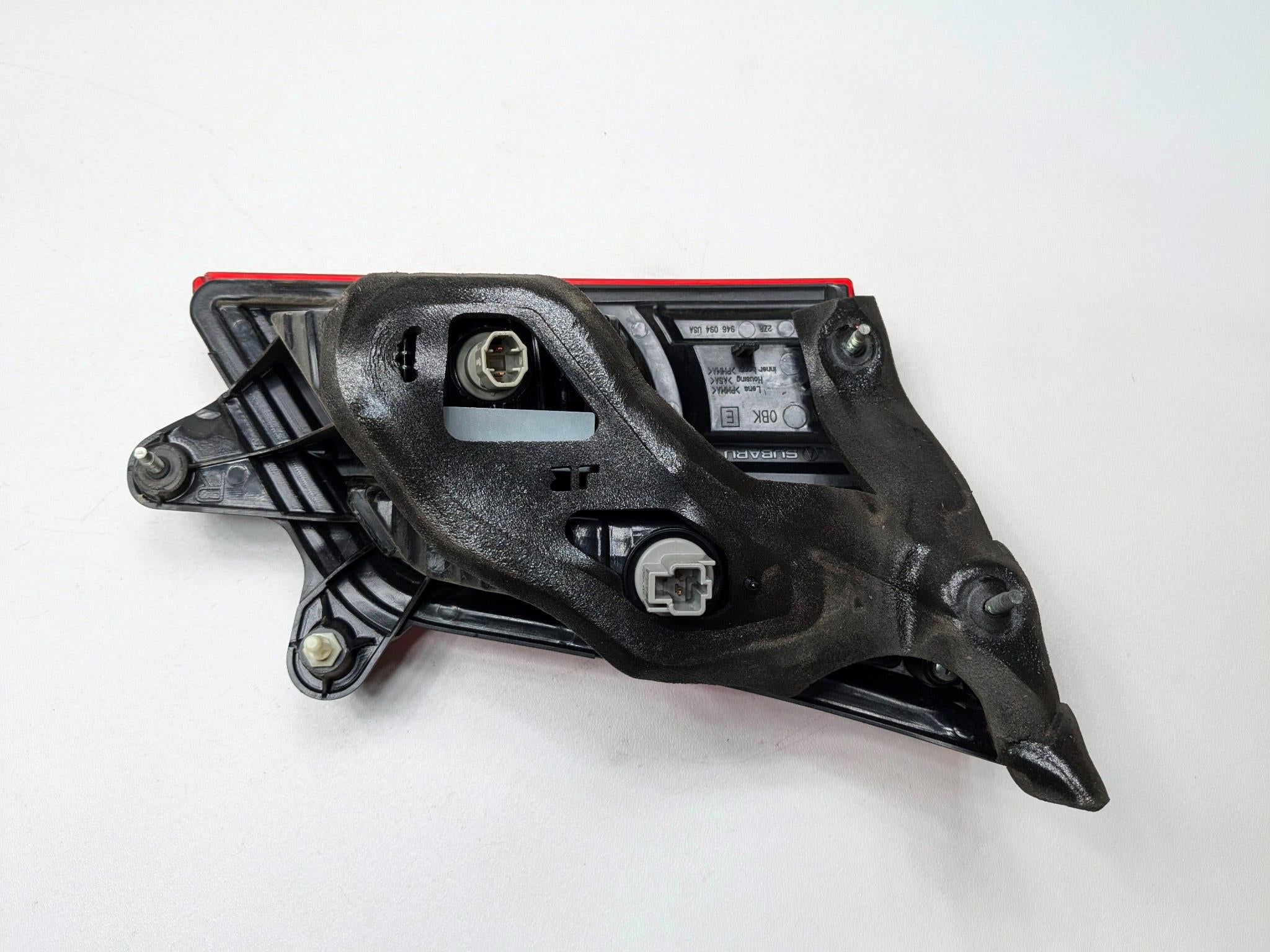10 - 2014 OEM SUBARU OUTBACK REAR RIGHT SIDE OUTBACK LIFTGATE MOUNTED TAIL LIGHT