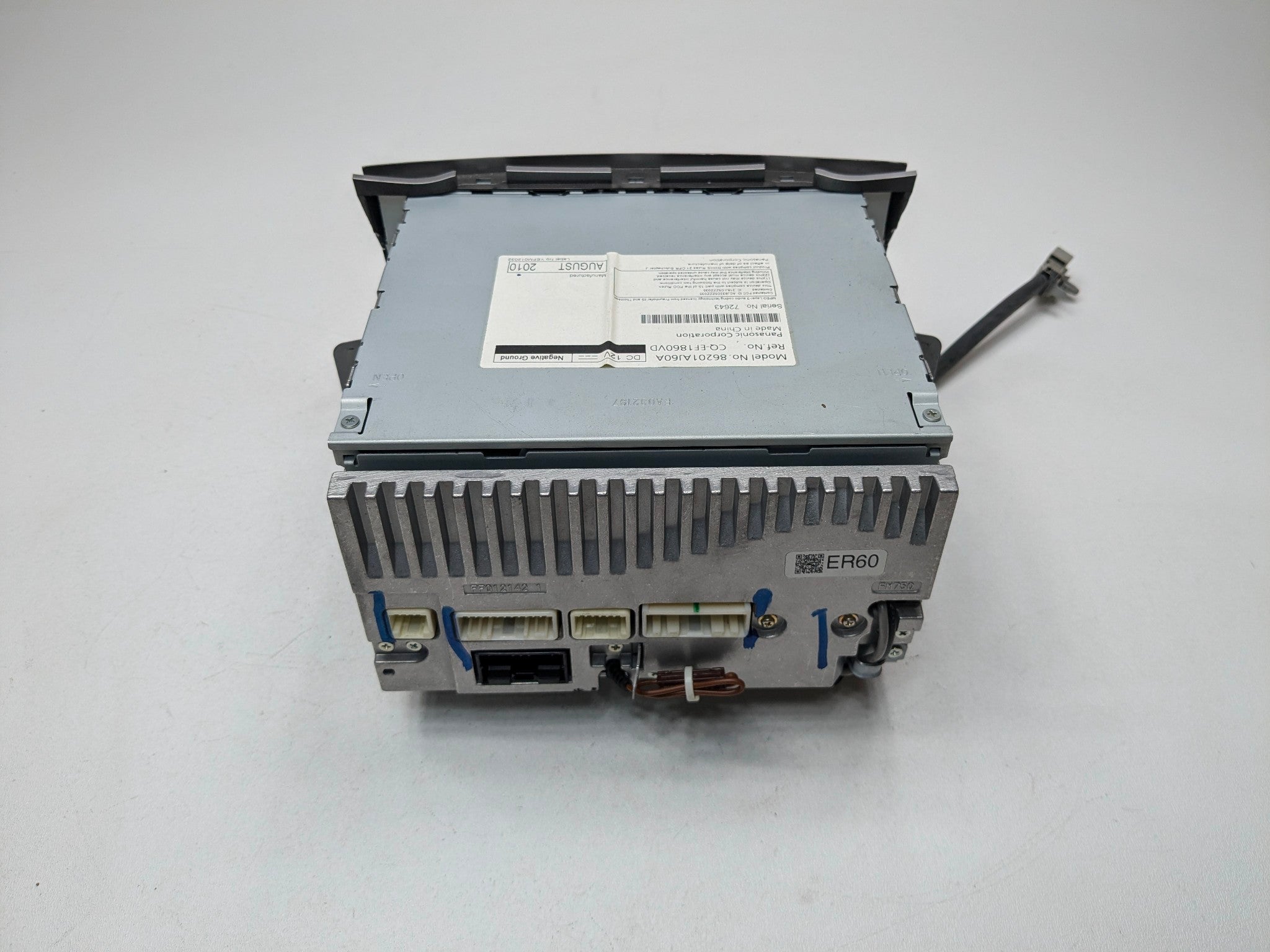 10 - 14 OEM SUBARU OUTBACK AM FM RADIO CD PLAYER RECEIVER RIGHT PASSENGER SIDE