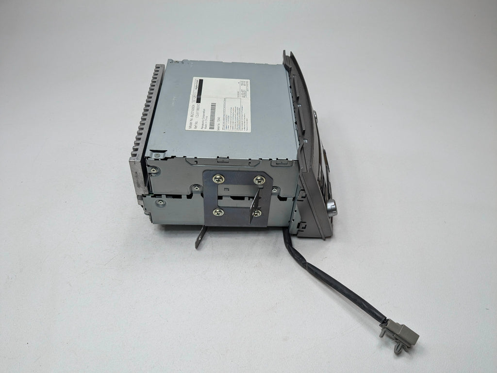 10 - 14 OEM SUBARU OUTBACK AM FM RADIO CD PLAYER RECEIVER RIGHT PASSENGER SIDE