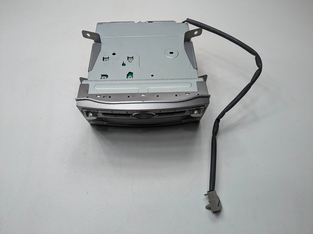 10 - 14 OEM SUBARU OUTBACK AM FM RADIO CD PLAYER RECEIVER RIGHT PASSENGER SIDE