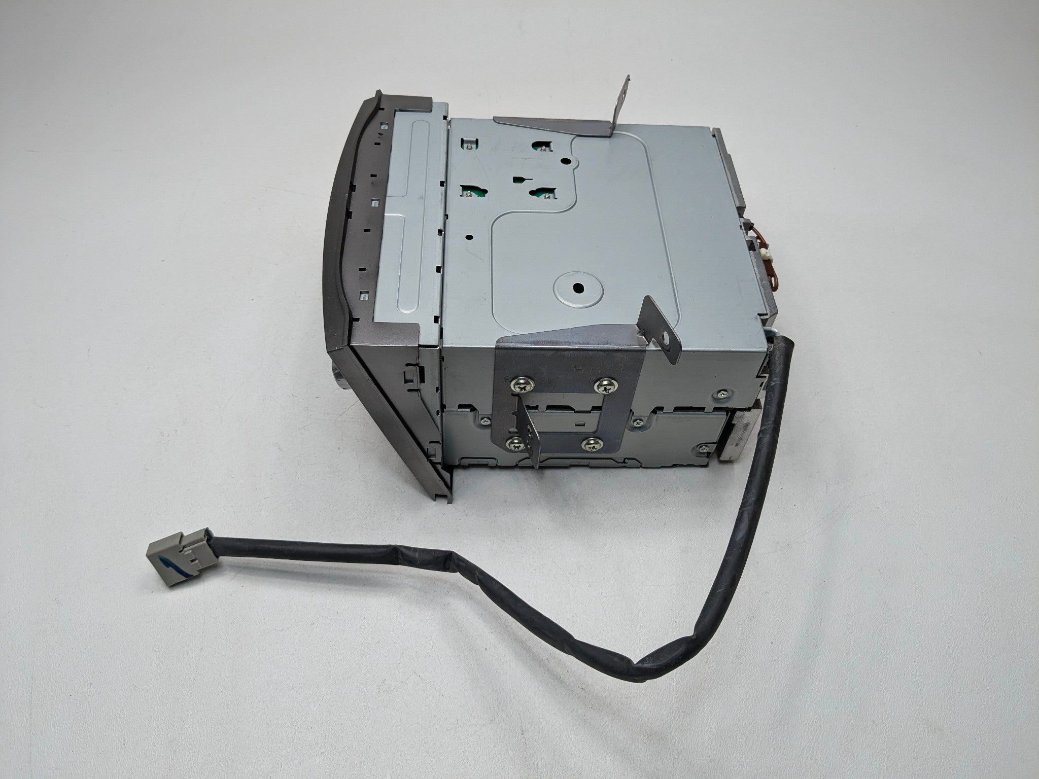 10 - 14 OEM SUBARU OUTBACK AM FM RADIO CD PLAYER RECEIVER RIGHT PASSENGER SIDE