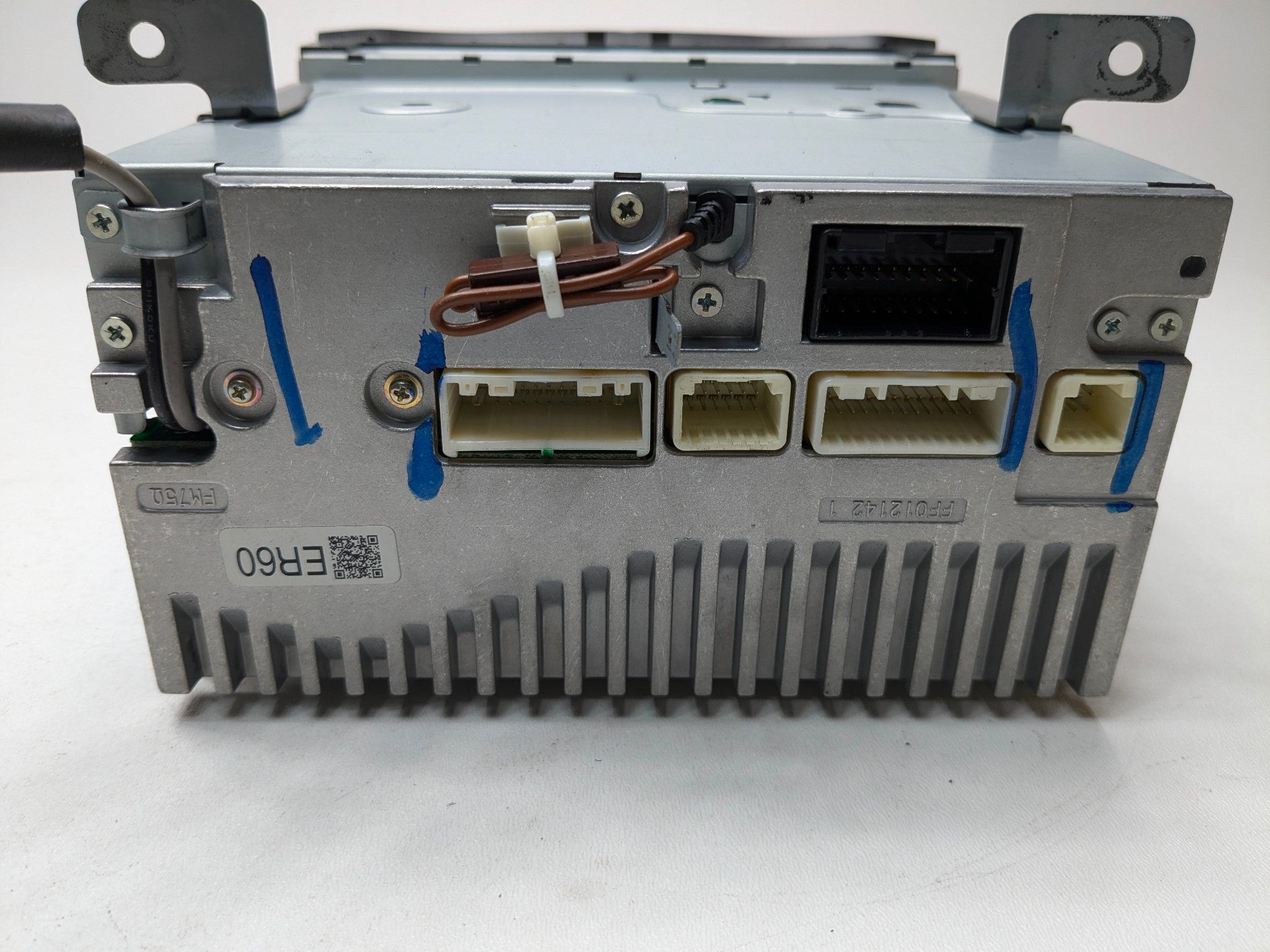 10 - 14 OEM SUBARU OUTBACK AM FM RADIO CD PLAYER RECEIVER RIGHT PASSENGER SIDE