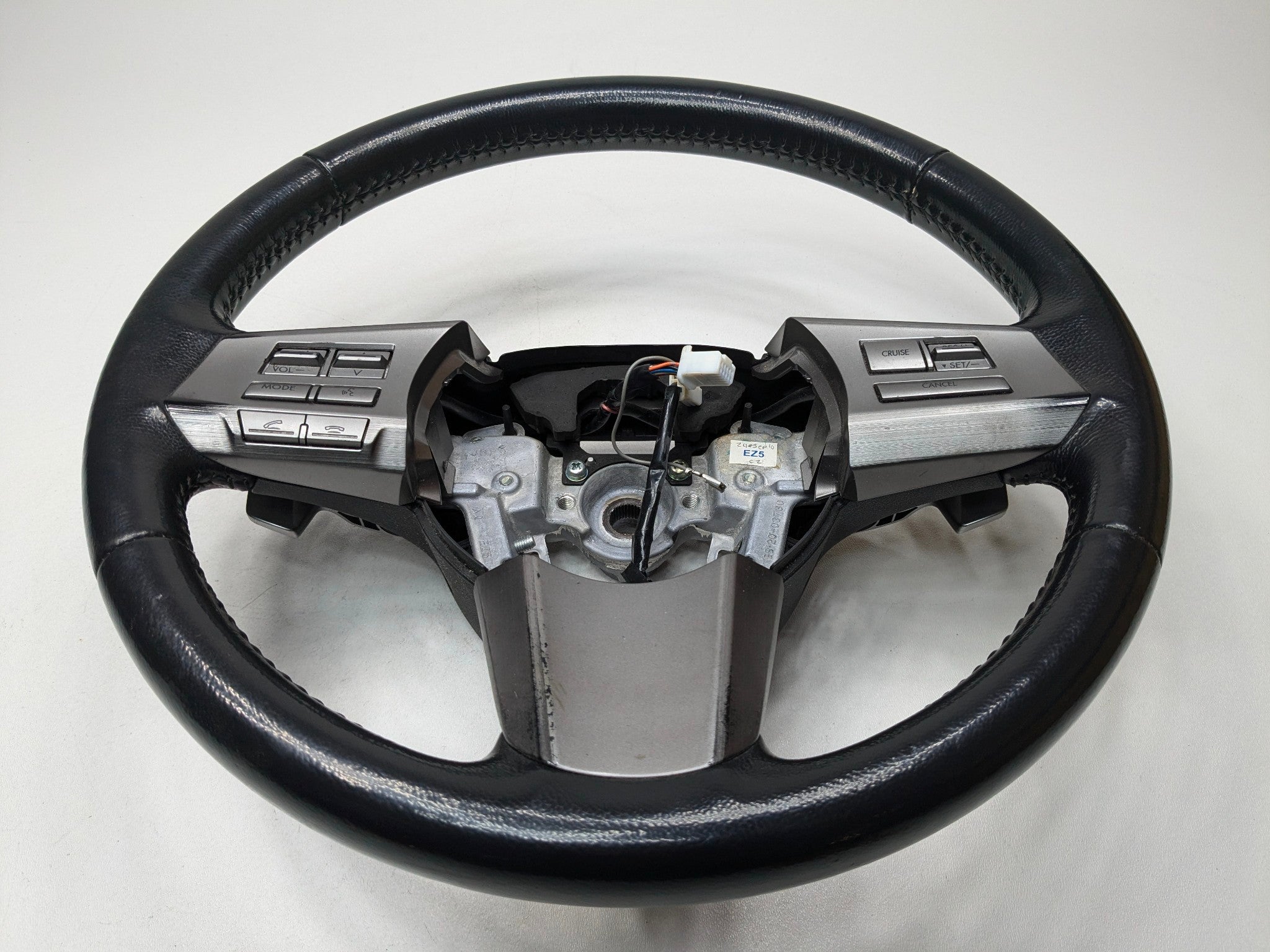 10 - 14 OEM SUBARU OUTBACK MULTIFUNCTIONAL STEERING WHEEL WITH CONTROL SWITCH