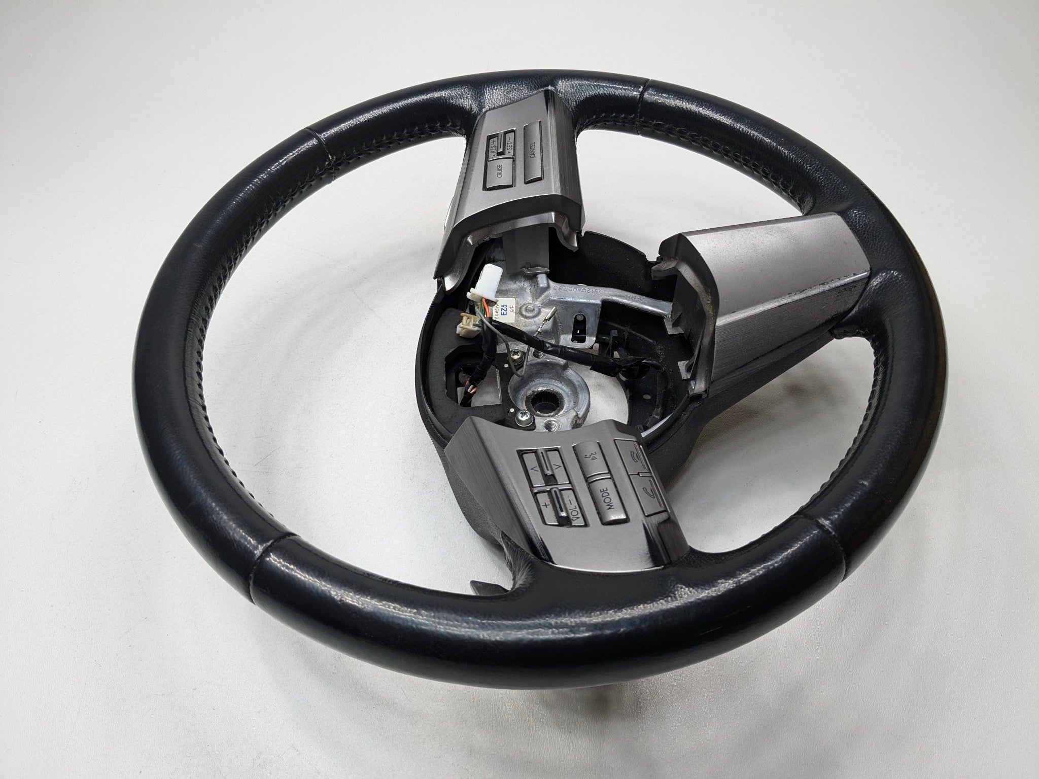 10 - 14 OEM SUBARU OUTBACK MULTIFUNCTIONAL STEERING WHEEL WITH CONTROL SWITCH