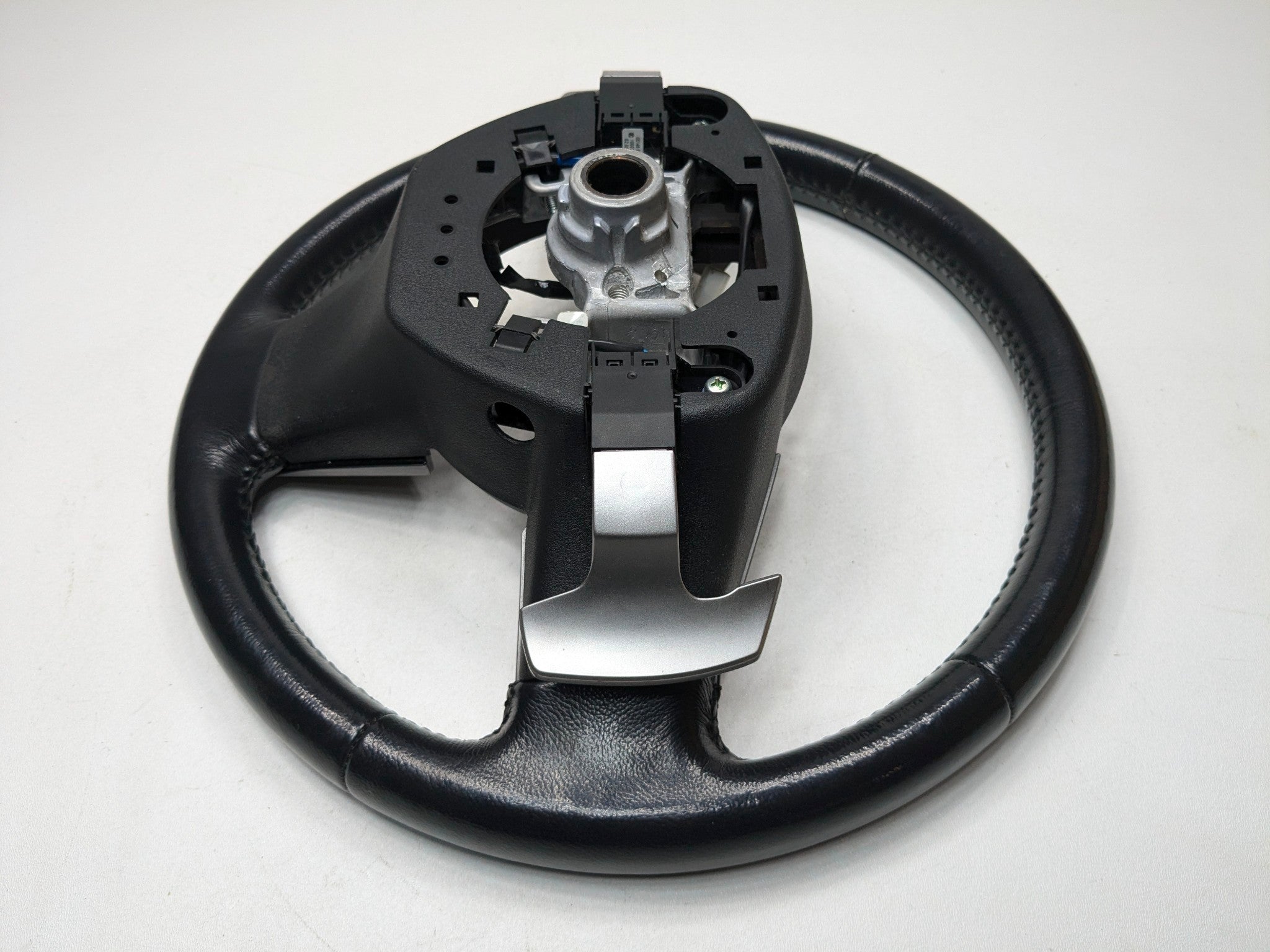 10 - 14 OEM SUBARU OUTBACK MULTIFUNCTIONAL STEERING WHEEL WITH CONTROL SWITCH