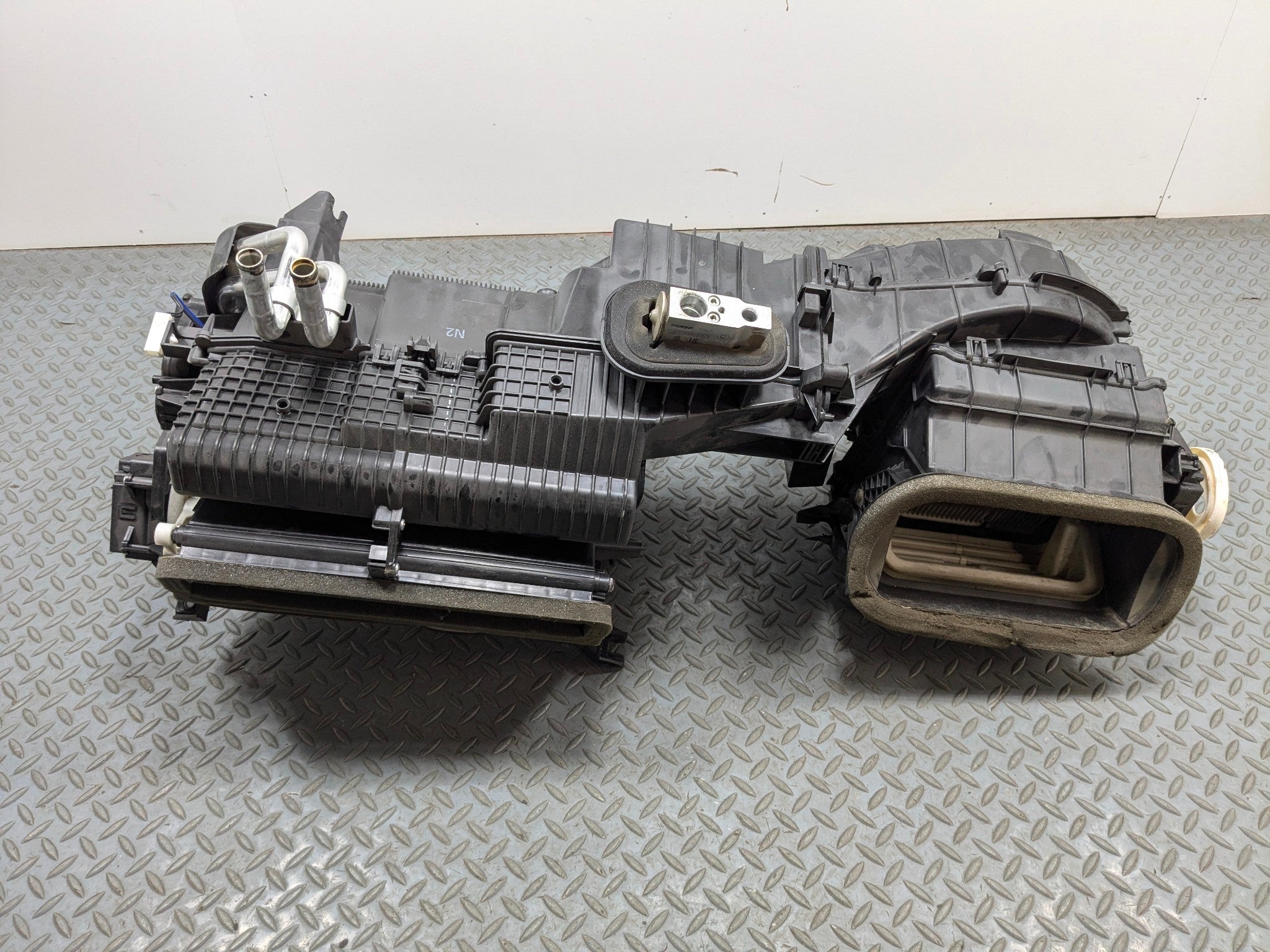 10 - 14 OEM SUBARU OUTBACK AC EVAPORATOR CLIMATE HEATER BLOWING MOTOR HOUSING