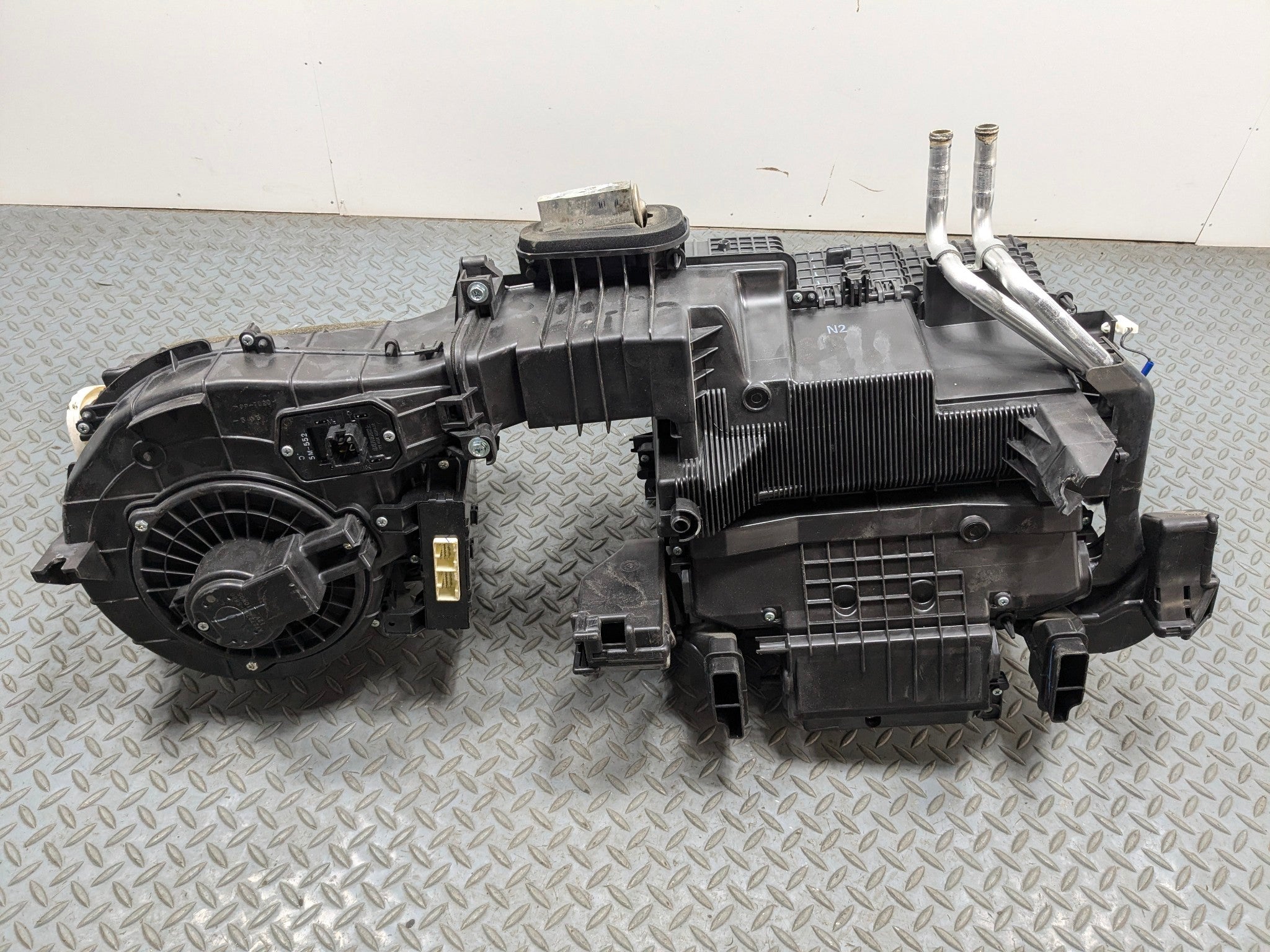 10 - 14 OEM SUBARU OUTBACK AC EVAPORATOR CLIMATE HEATER BLOWING MOTOR HOUSING