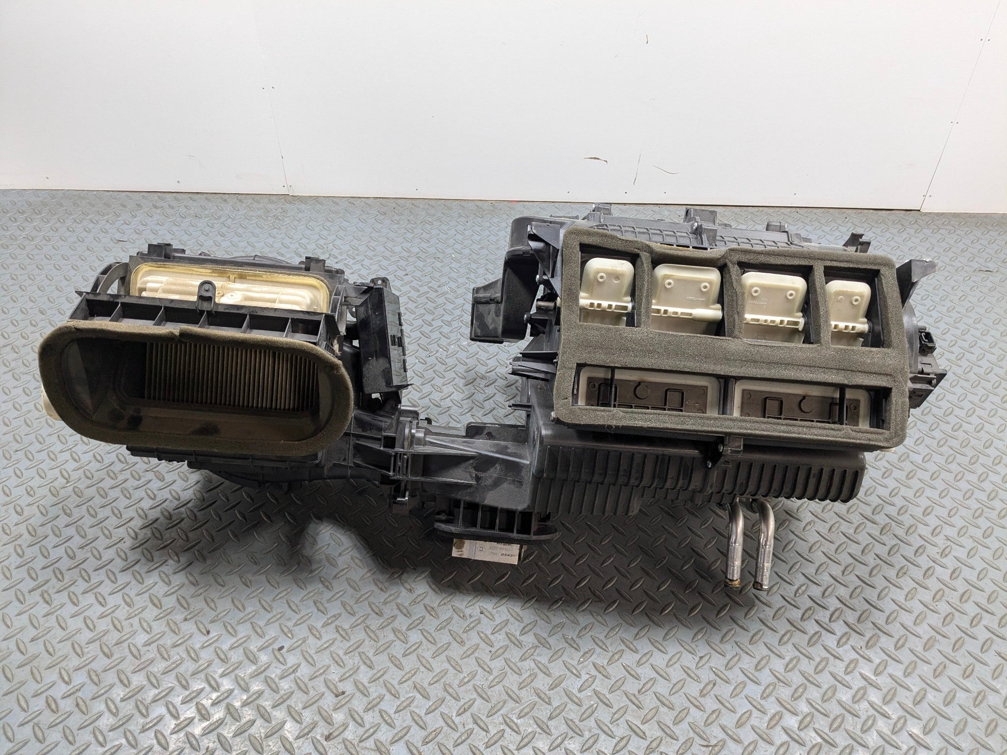 10 - 14 OEM SUBARU OUTBACK AC EVAPORATOR CLIMATE HEATER BLOWING MOTOR HOUSING