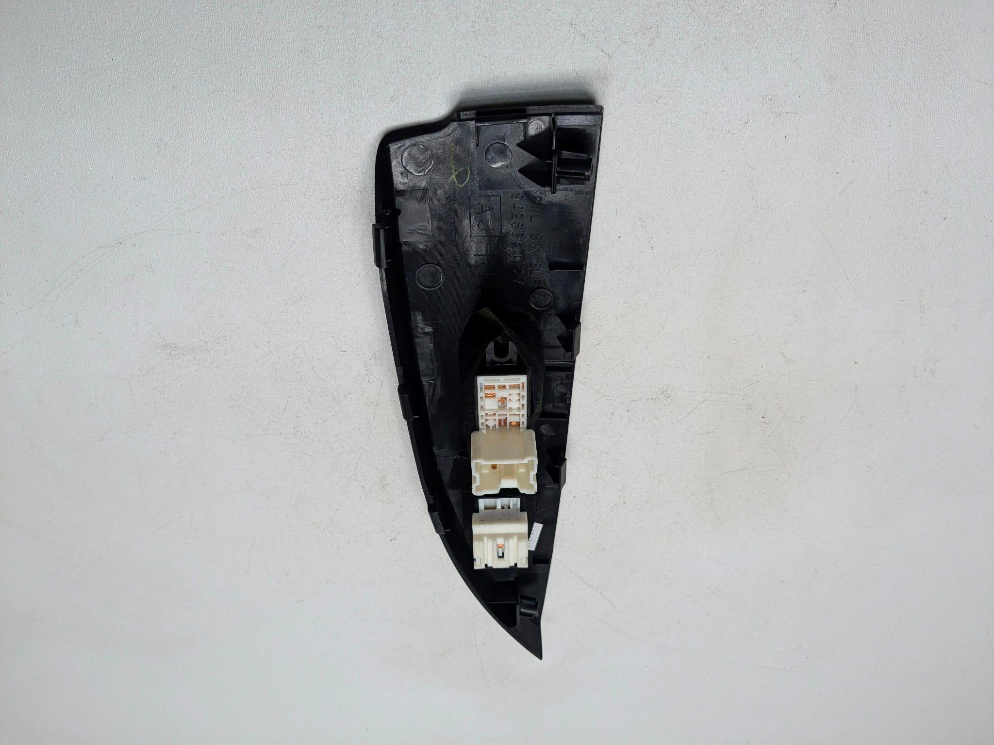 10 - 14 OEM SUBARU OUTBACK FRONT RIGHT PASSENGER SIDE DOOR WINDOW CONTROL SWITCH