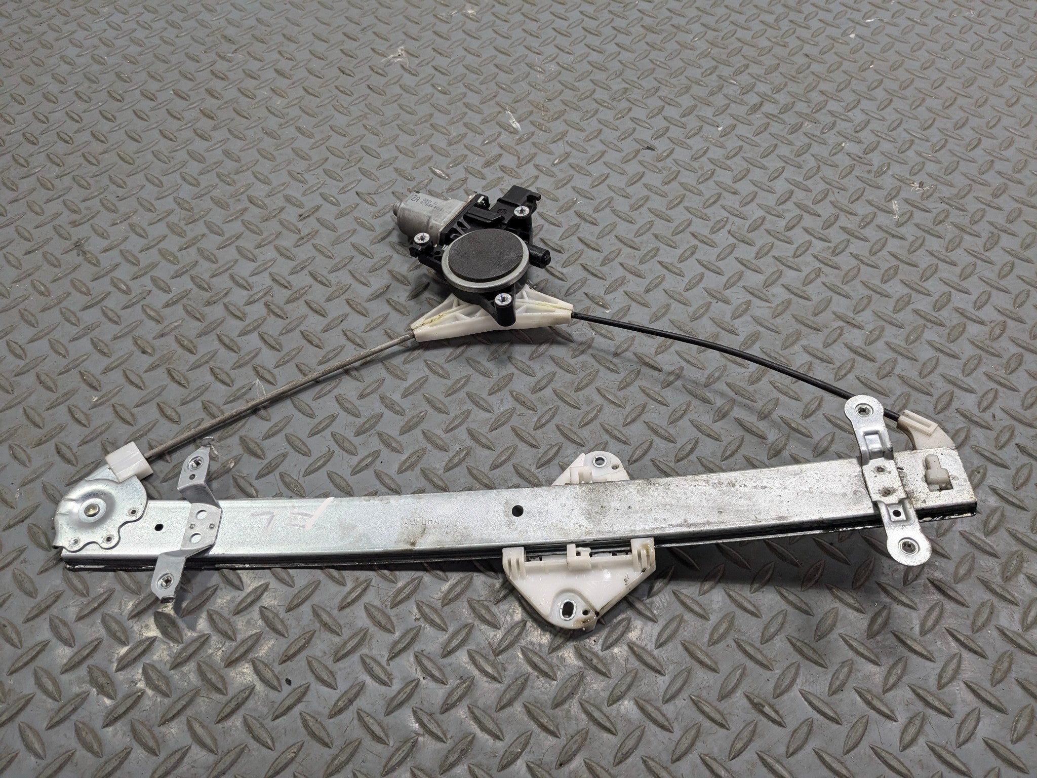 10 - 14 OEM SUBARU OUTBACK FRONT LEFT SIDE POWER WINDOW MOTOR REGULATOR ASSEMBLY