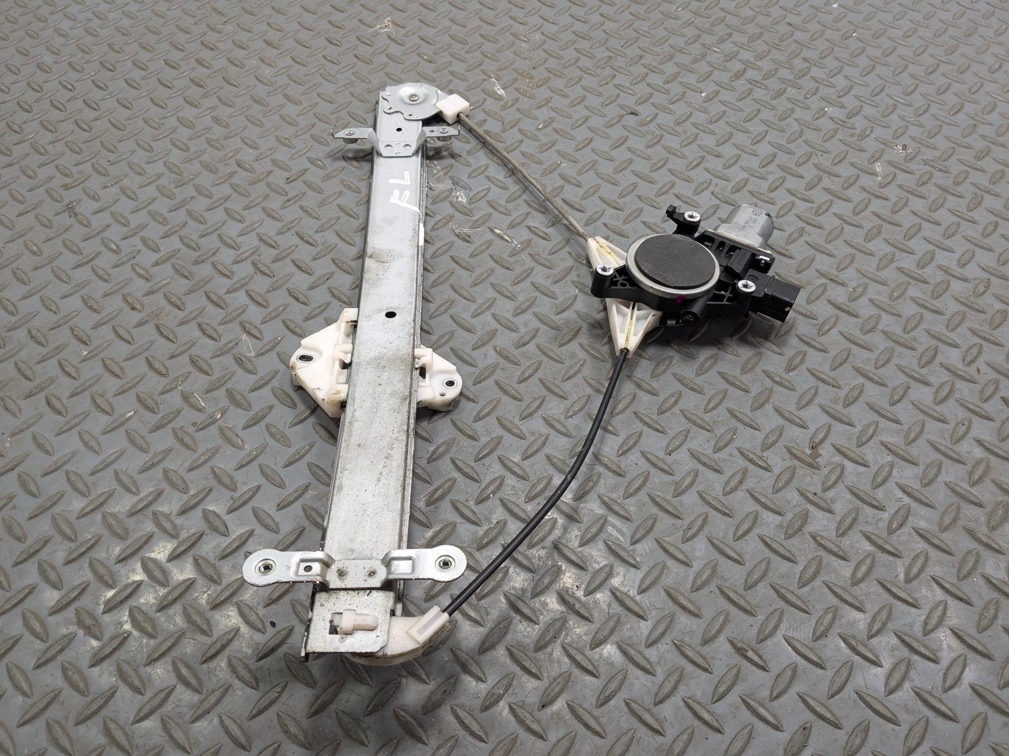 10 - 14 OEM SUBARU OUTBACK FRONT LEFT SIDE POWER WINDOW MOTOR REGULATOR ASSEMBLY