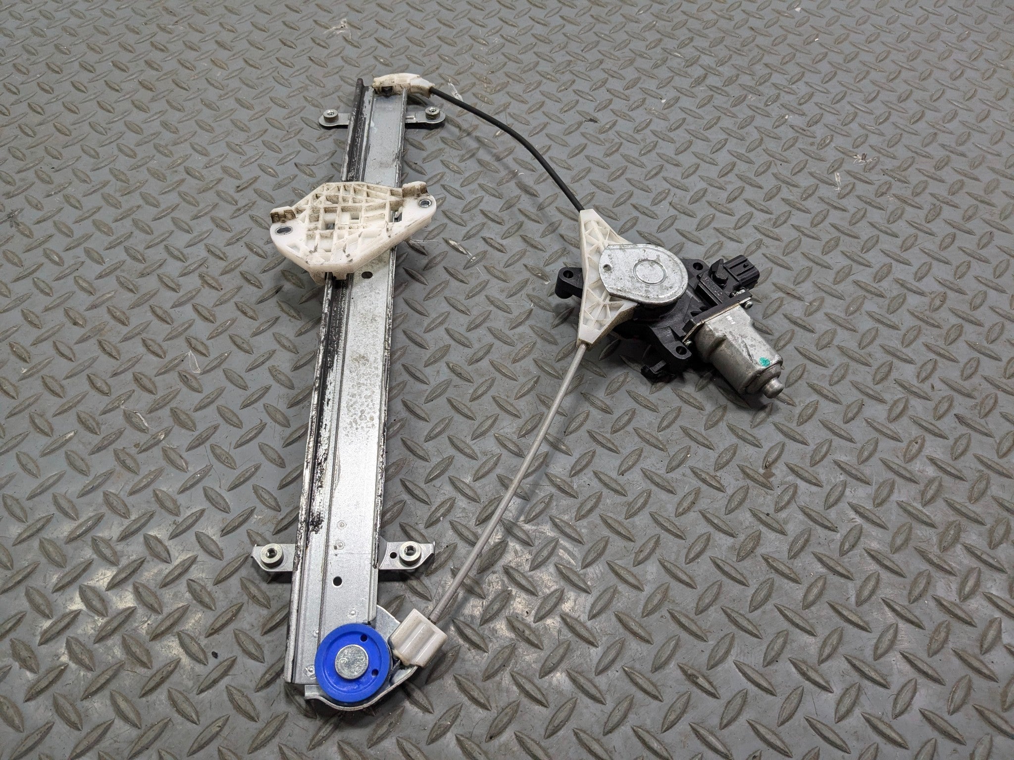 10 - 14 OEM SUBARU OUTBACK FRONT LEFT SIDE POWER WINDOW MOTOR REGULATOR ASSEMBLY