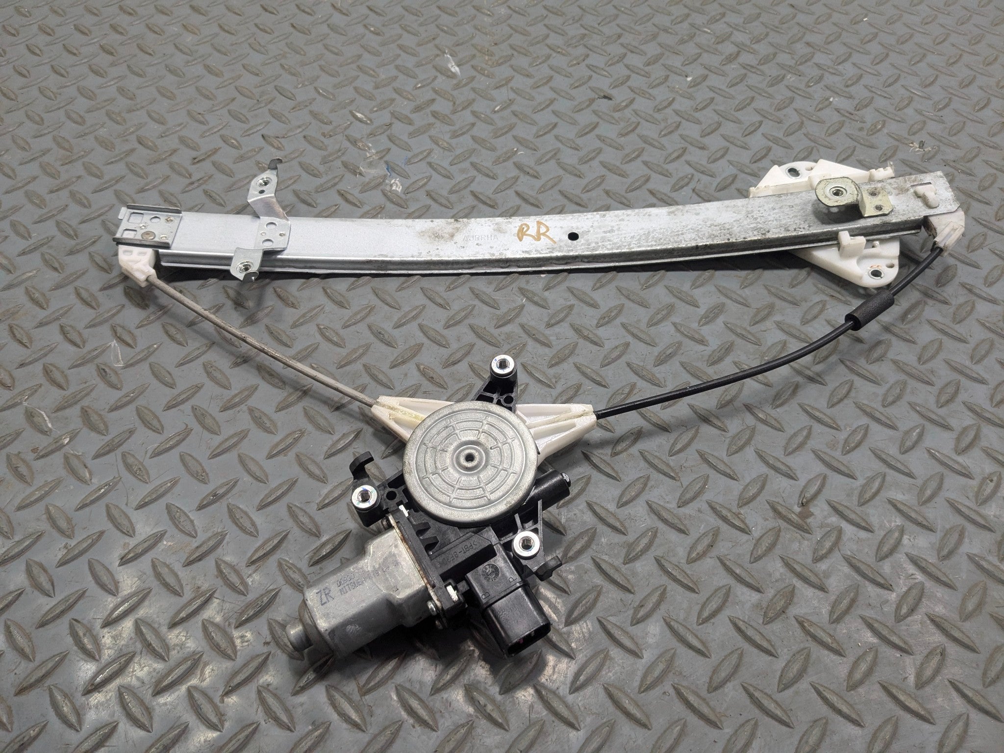 10 - 14 OEM SUBARU OUTBACK REAR RIGHT SIDE POWER WINDOW MOTOR REGULATOR ASSEMBLY