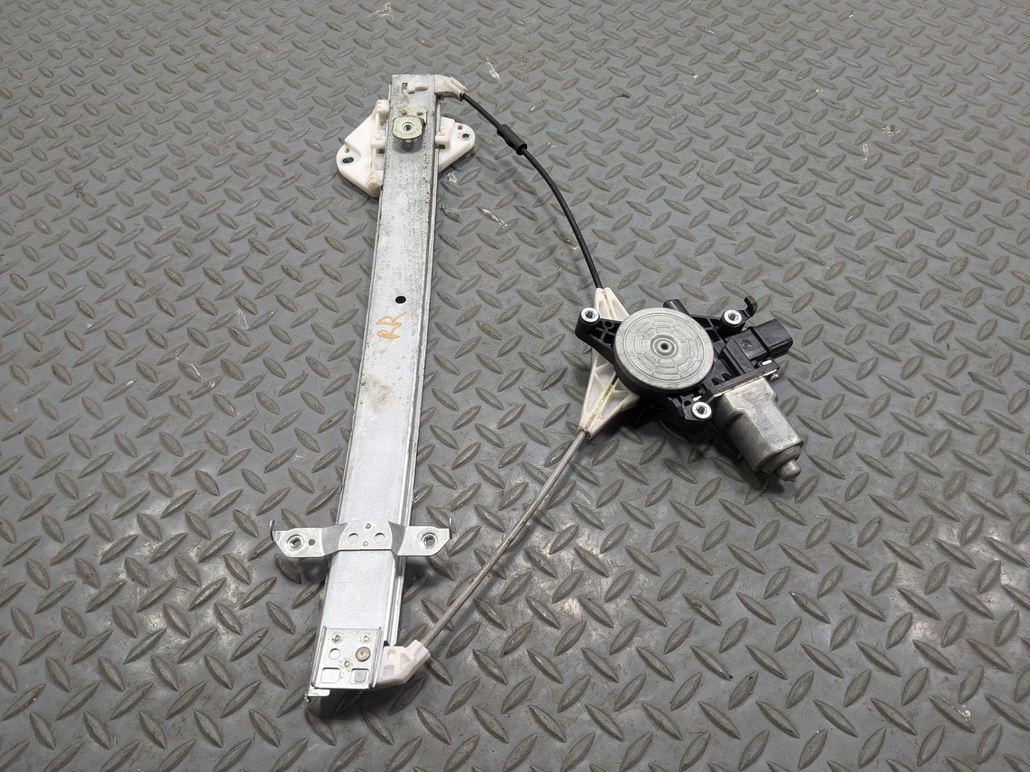 10 - 14 OEM SUBARU OUTBACK REAR RIGHT SIDE POWER WINDOW MOTOR REGULATOR ASSEMBLY