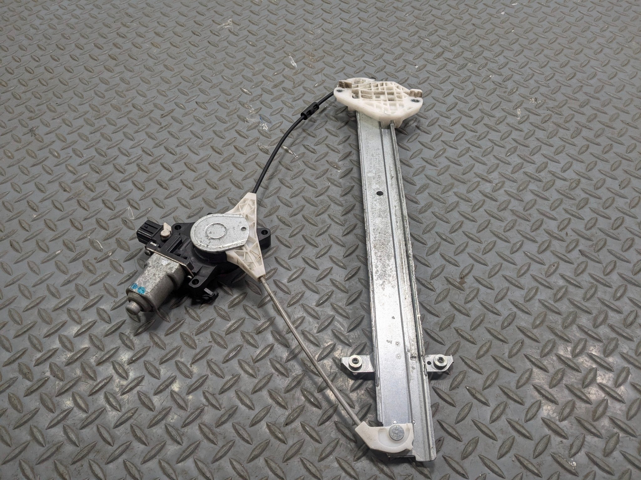 10 - 14 OEM SUBARU OUTBACK REAR RIGHT SIDE POWER WINDOW MOTOR REGULATOR ASSEMBLY