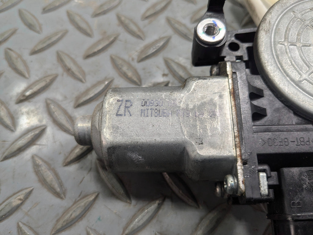 10 - 14 OEM SUBARU OUTBACK REAR RIGHT SIDE POWER WINDOW MOTOR REGULATOR ASSEMBLY