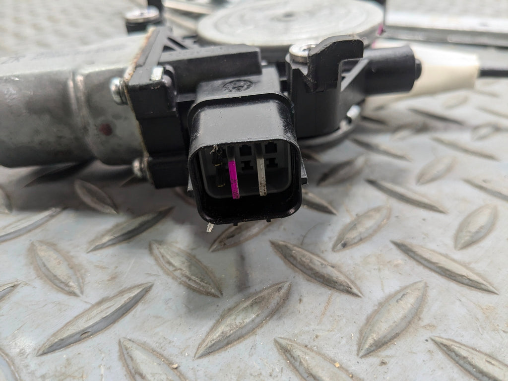 10 - 14 OEM SUBARU OUTBACK REAR RIGHT SIDE POWER WINDOW MOTOR REGULATOR ASSEMBLY