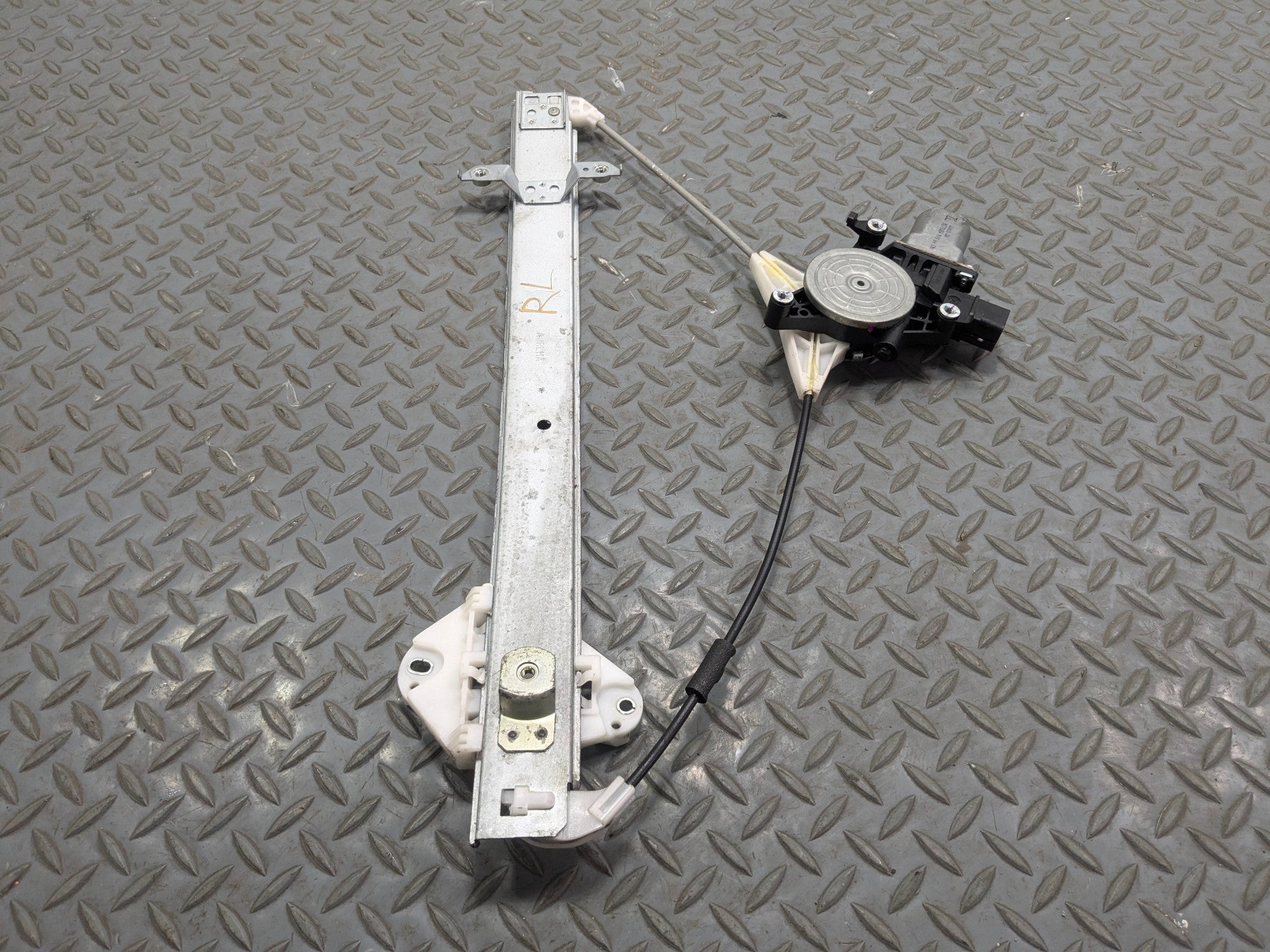 10 - 14 OEM SUBARU OUTBACK REAR LEFT SIDE POWER WINDOW MOTOR REGULATOR ASSEMBLY