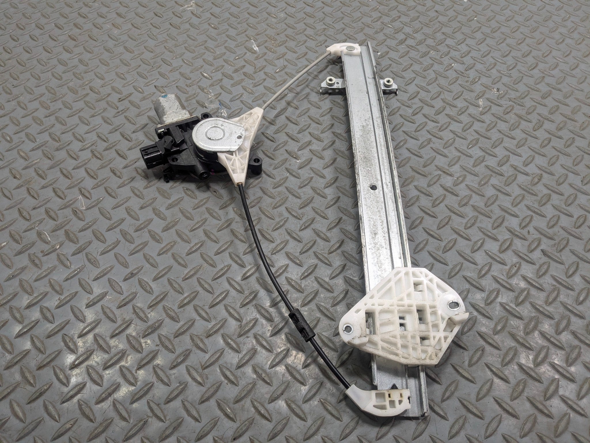 10 - 14 OEM SUBARU OUTBACK REAR LEFT SIDE POWER WINDOW MOTOR REGULATOR ASSEMBLY