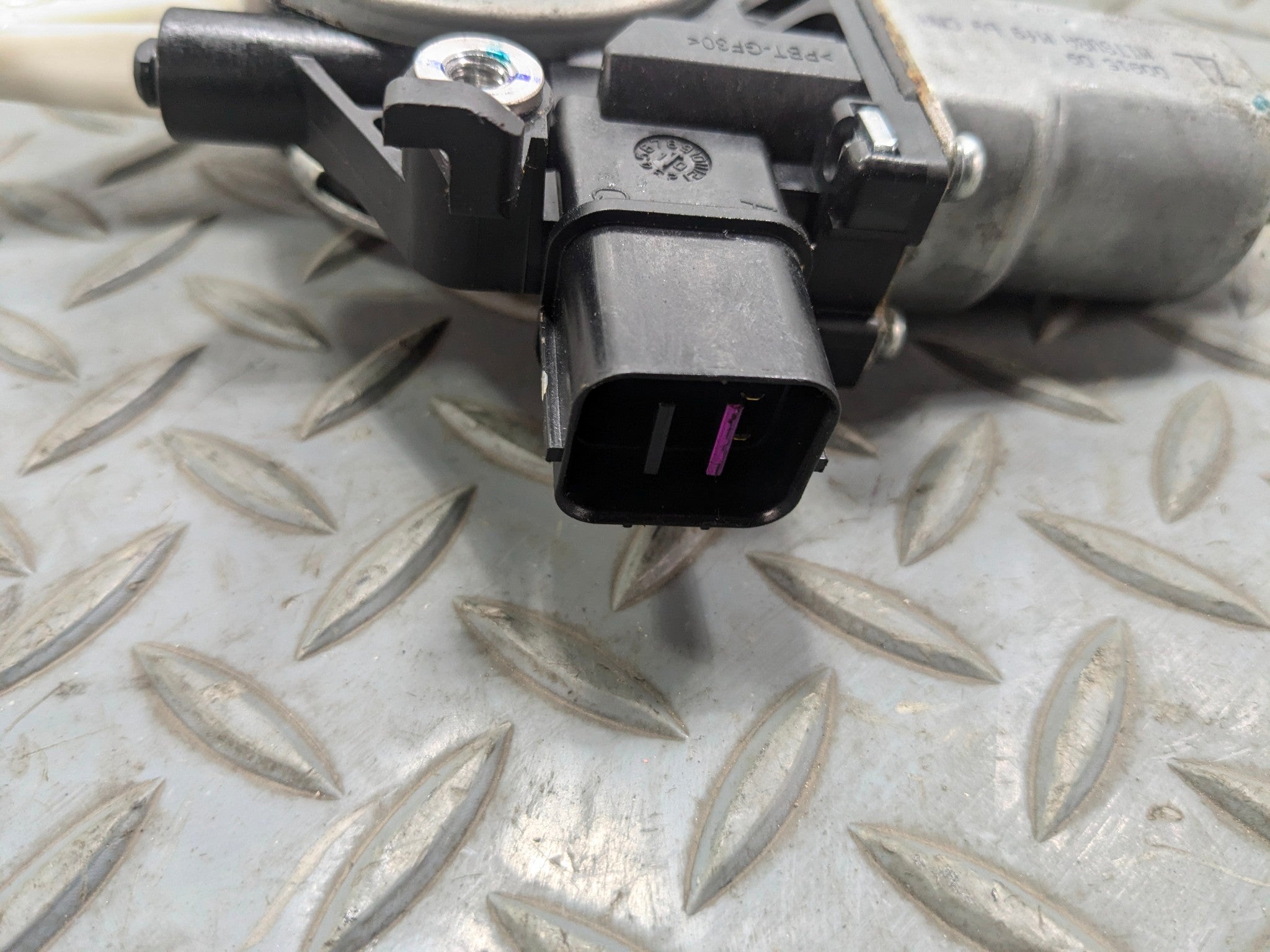 10 - 14 OEM SUBARU OUTBACK REAR LEFT SIDE POWER WINDOW MOTOR REGULATOR ASSEMBLY