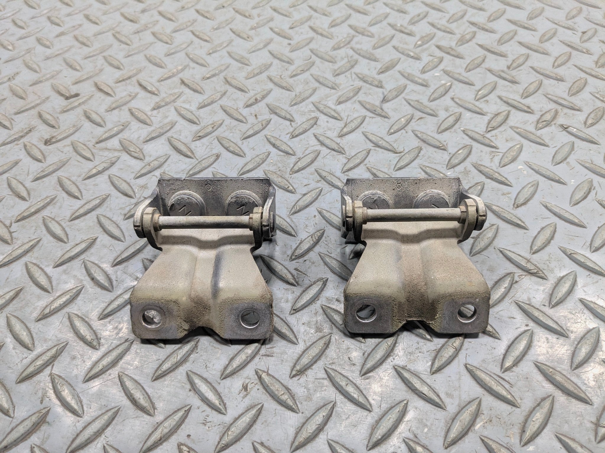 10 - 14 OEM SUBARU OUTBACK REAR LEFT AND RIGHT SIDE TRUNK LID GATE HINGES SET