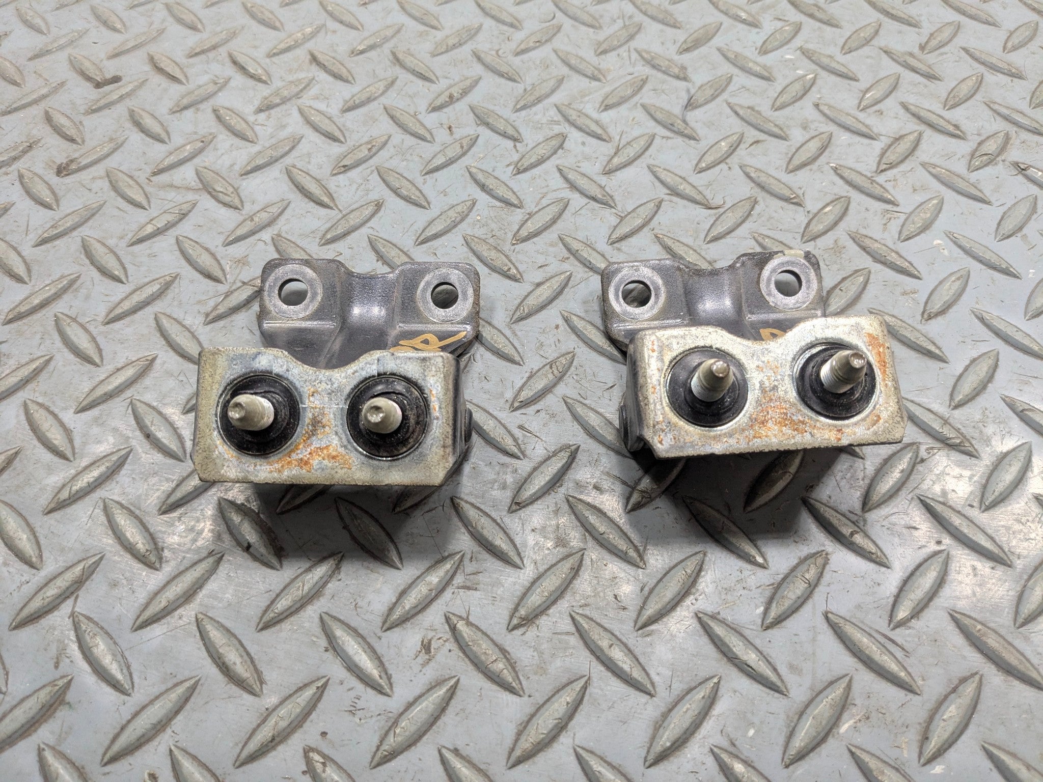 10 - 14 OEM SUBARU OUTBACK REAR LEFT AND RIGHT SIDE TRUNK LID GATE HINGES SET