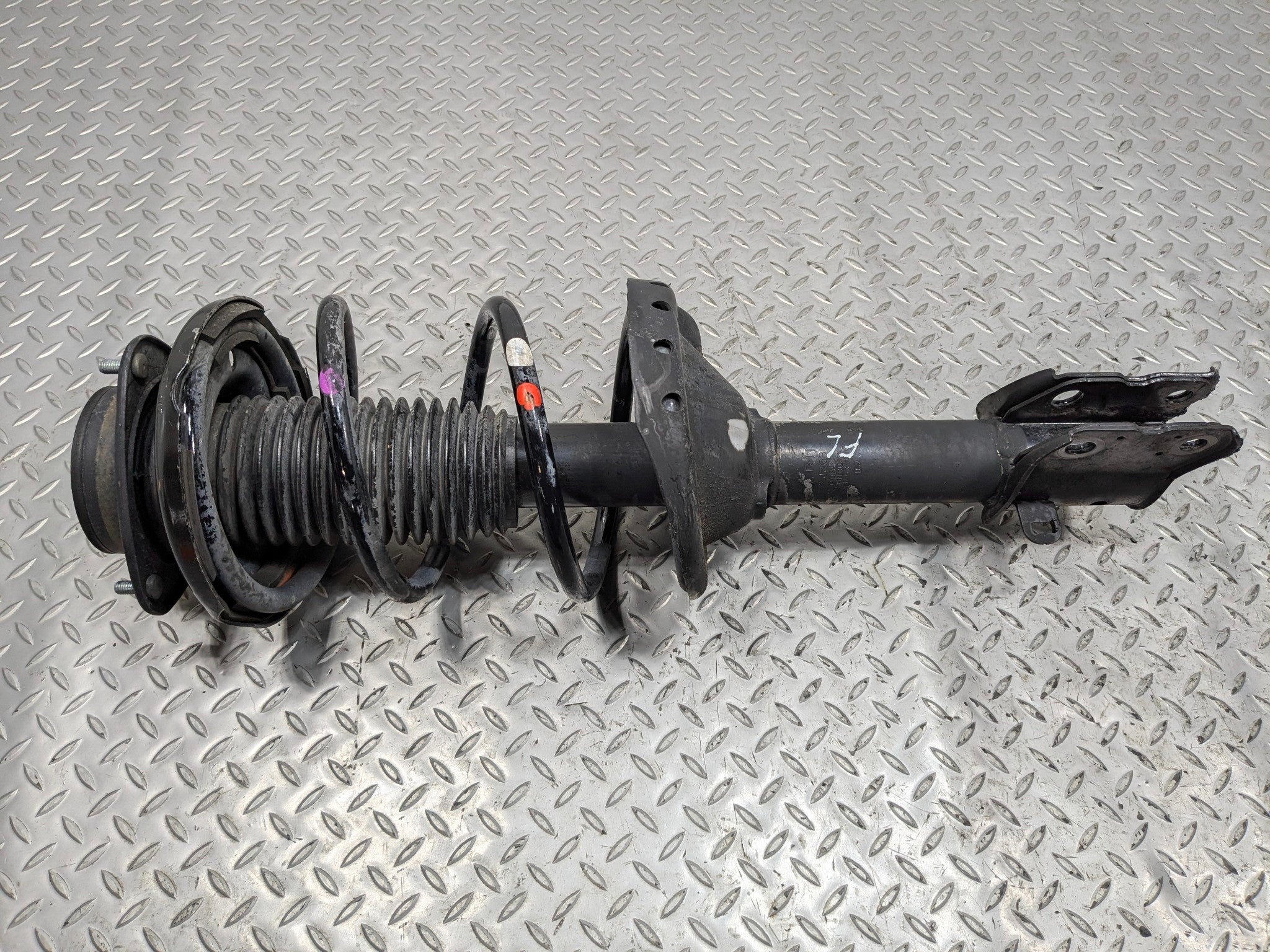 10 - 14 OEM SUBARU OUTBACK FRONT LEFT DRIVER SIDE SHOCK ABSORBER STRUT ASSEMBLY