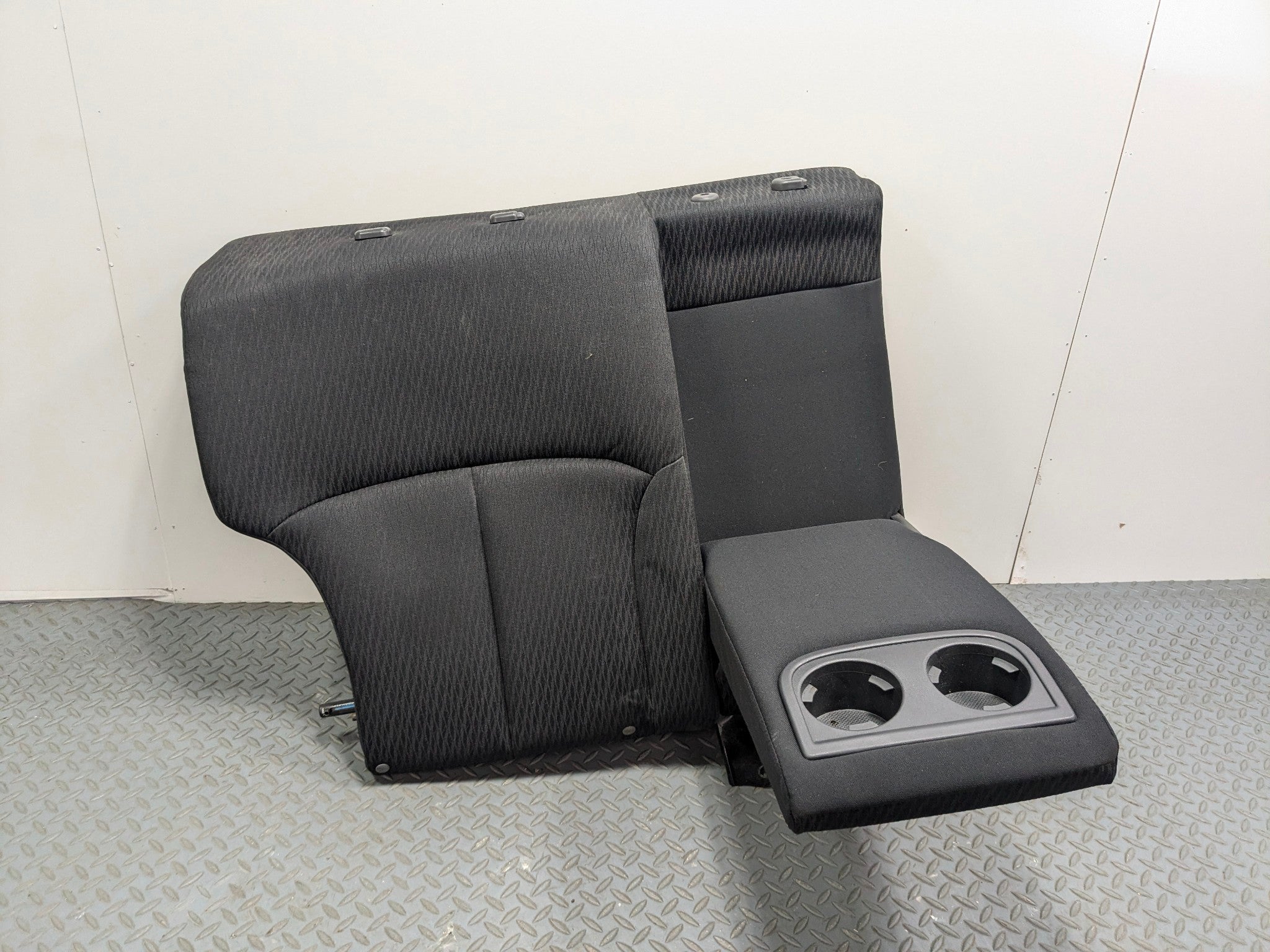 10 - 14 OEM SUBARU OUTBACK REAR LEFT DRIVER SIDE UPPER SEAT CUSHION WITH ARMREST