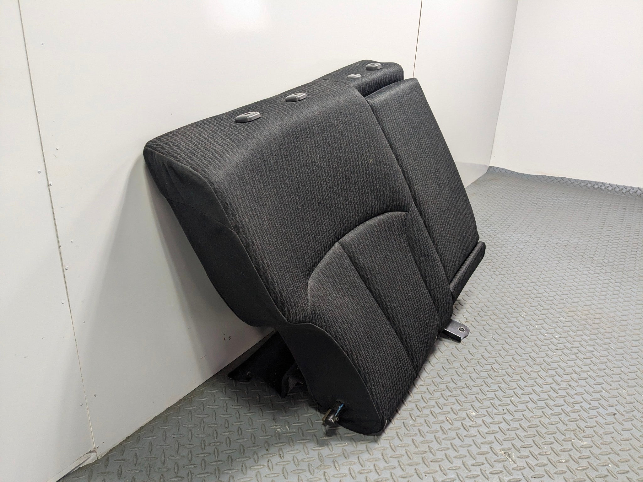 10 - 14 OEM SUBARU OUTBACK REAR LEFT DRIVER SIDE UPPER SEAT CUSHION WITH ARMREST