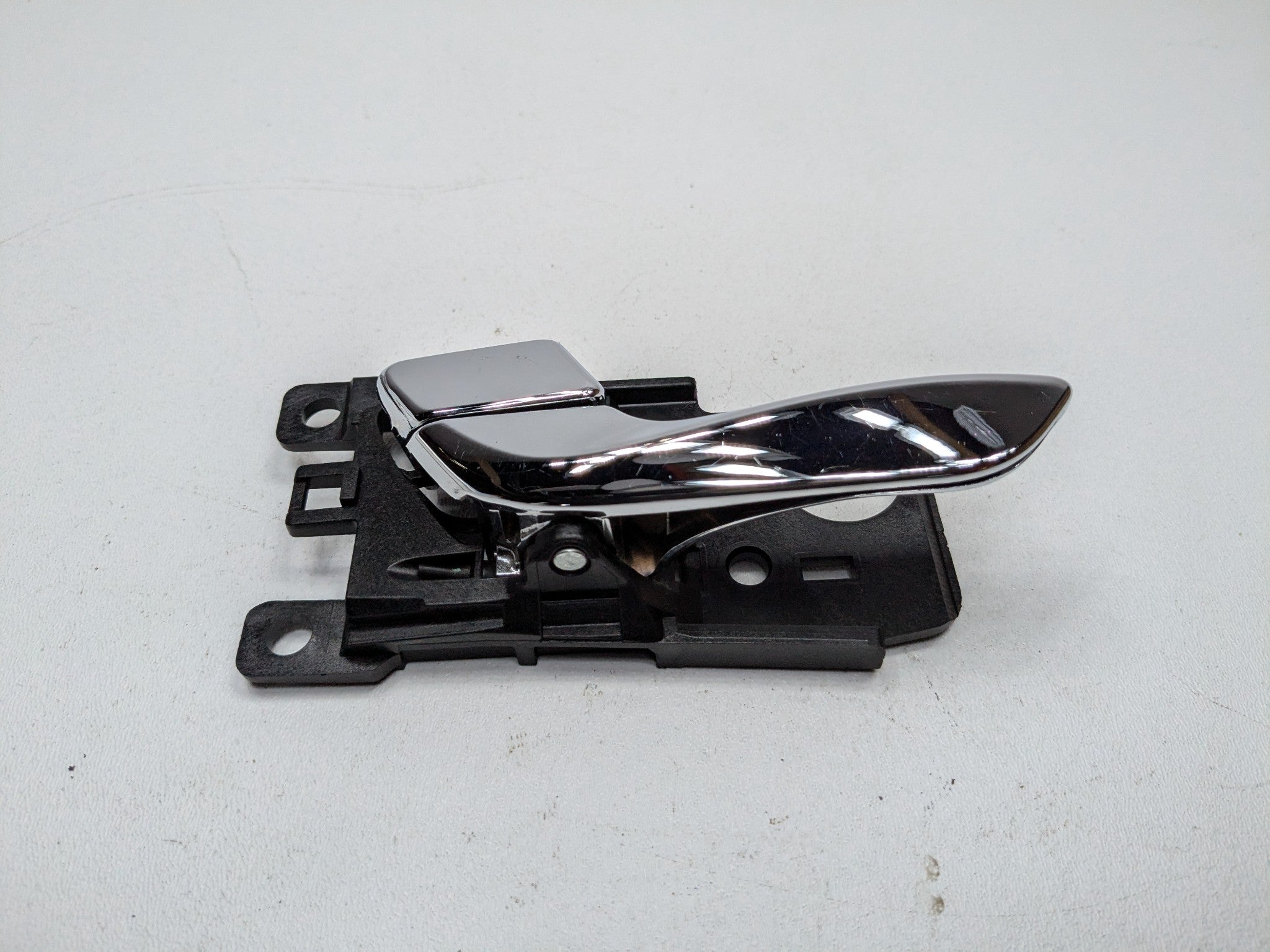 2012 - 2014 HYUNDAI AZERA OEM INTERIOR DOOR RELEASE HANDLE REAR LEFT DRIVER SIDE