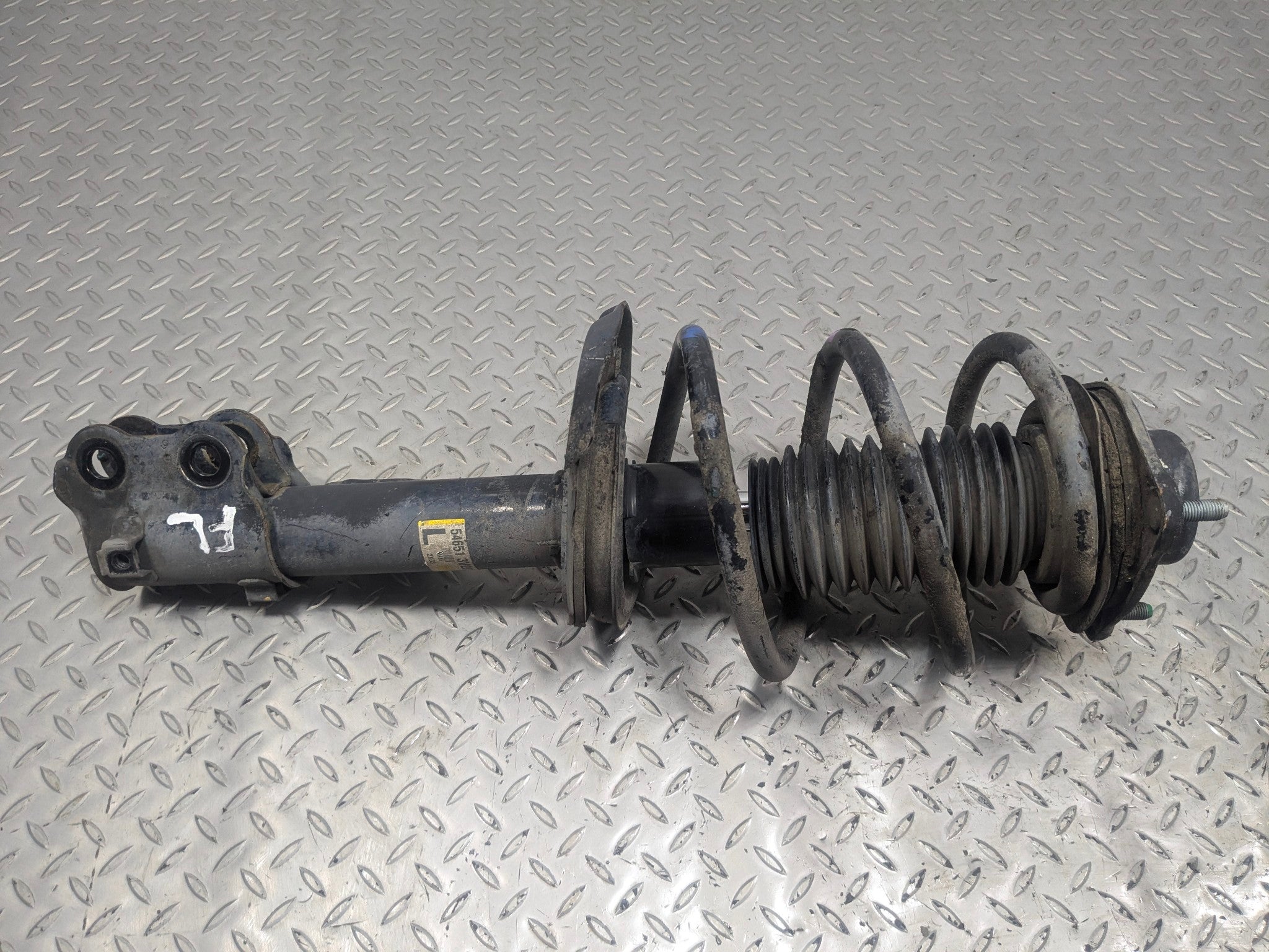 2012 - 2014 HYUNDAI AZERA OEM SHOCK ABSORBER STRUT FRONT LEFT DRIVER SIDE