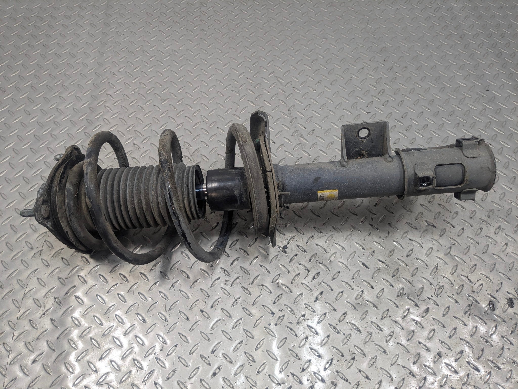 2012 - 2014 HYUNDAI AZERA OEM SHOCK ABSORBER STRUT FRONT LEFT DRIVER SIDE
