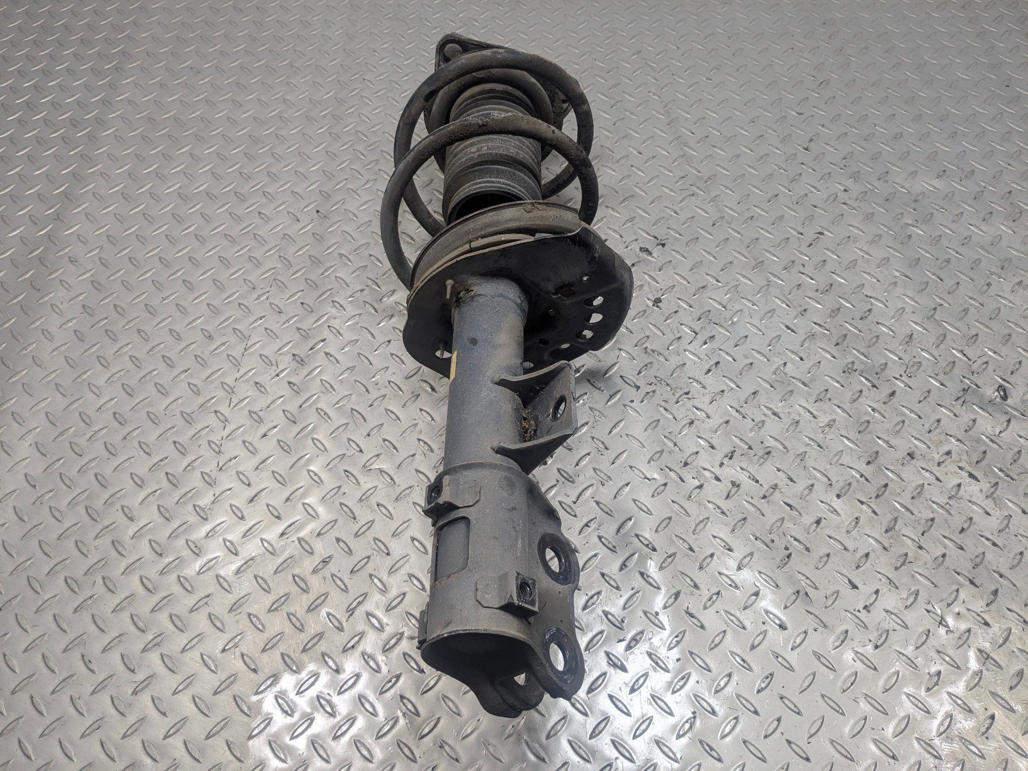 2012 - 2014 HYUNDAI AZERA OEM SHOCK ABSORBER STRUT FRONT LEFT DRIVER SIDE