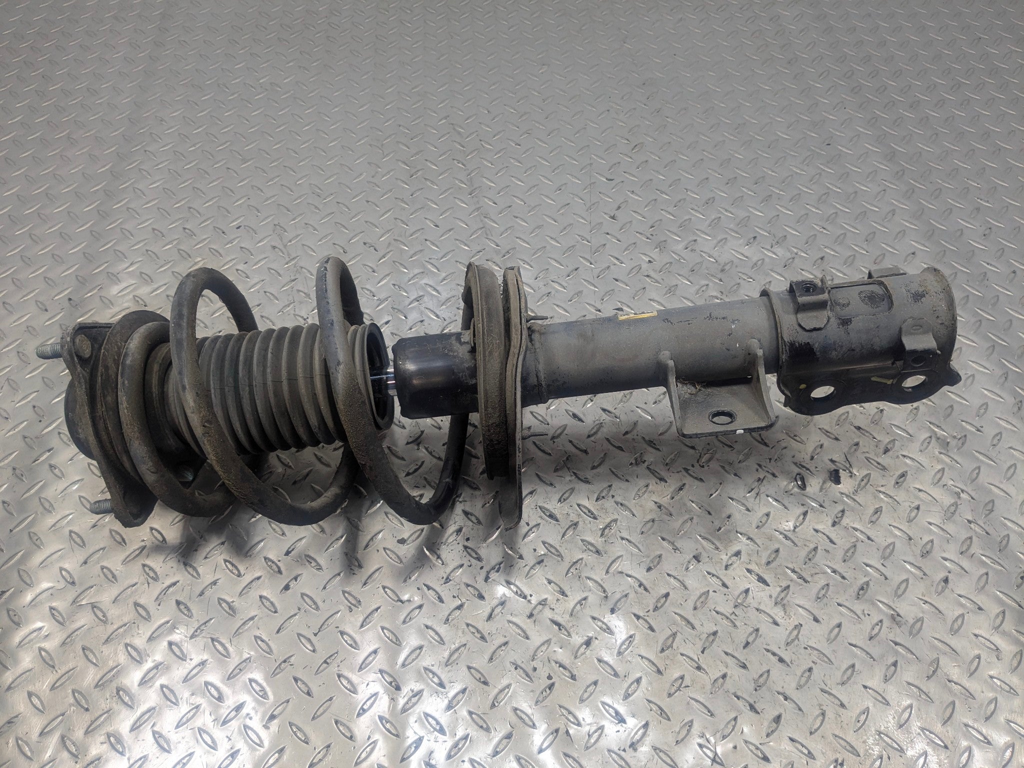 2012 - 2014 HYUNDAI AZERA OEM SHOCK ABSORBER STRUT FRONT RIGHT PASSENGER SIDE