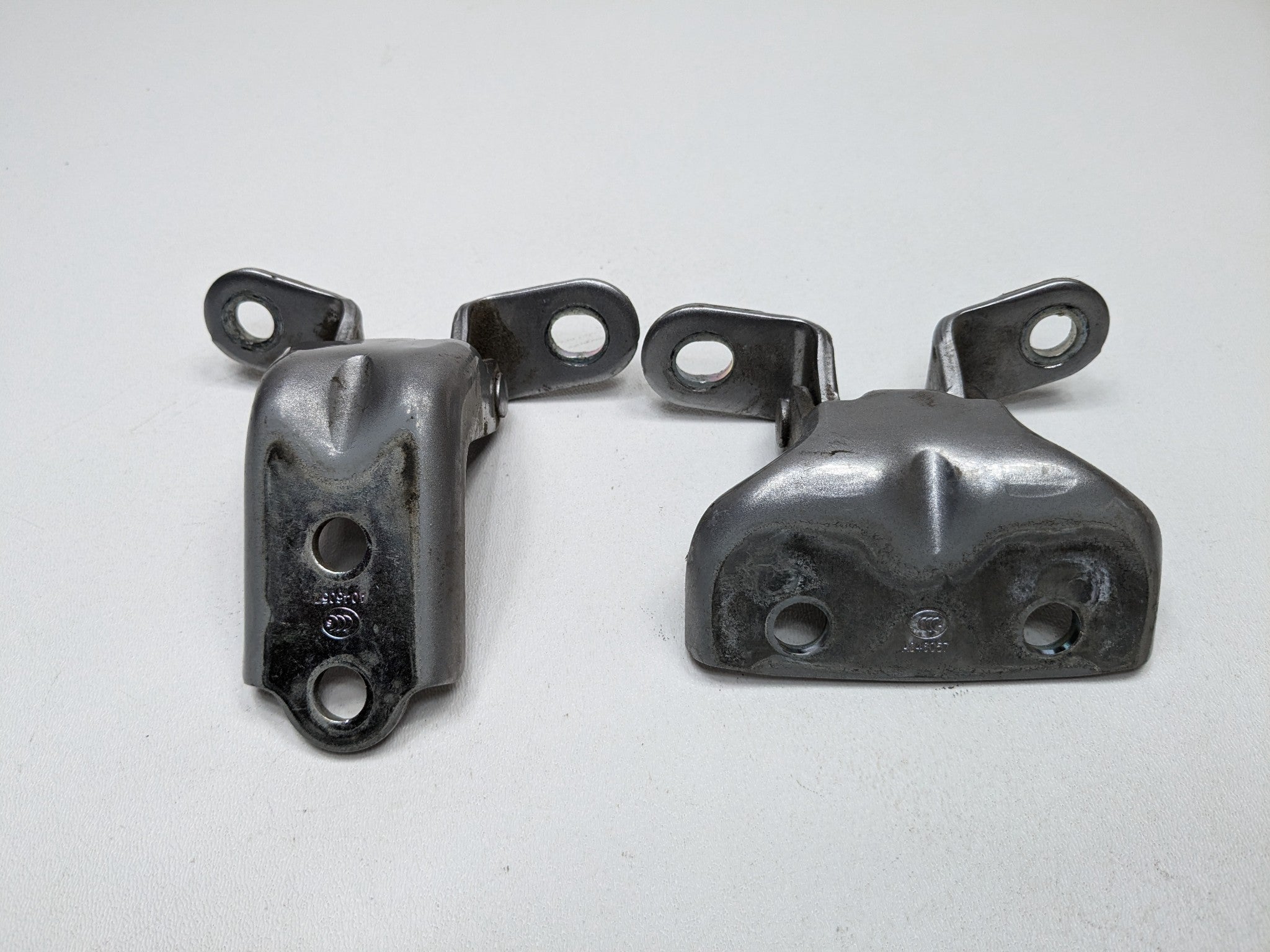 2012 - 2014 HYUNDAI AZERA OEM DOOR HINGES REAR LEFT DRIVER SIDE UPPER AND LOWER