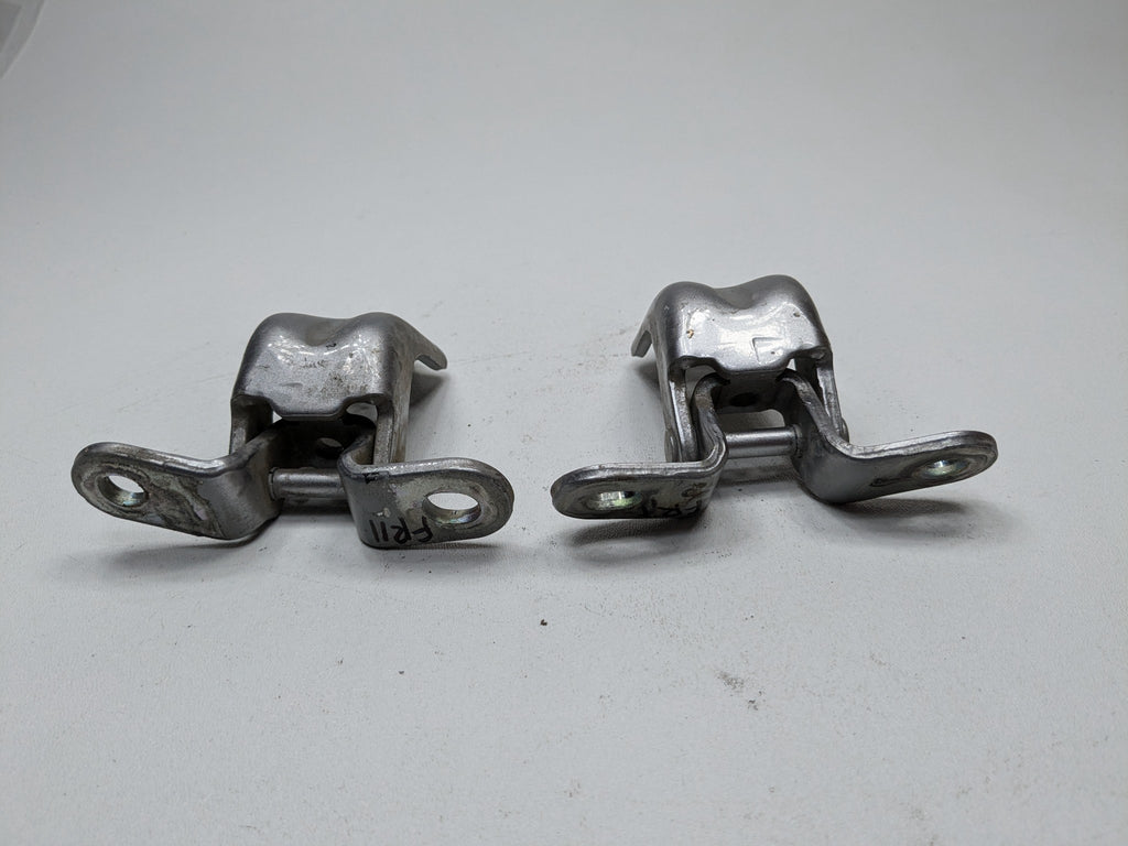 12 - 14 OEM HYUNDAI AZERA DOOR HINGES FRONT RIGHT PASSENGER SIDE UPPER AND LOWER