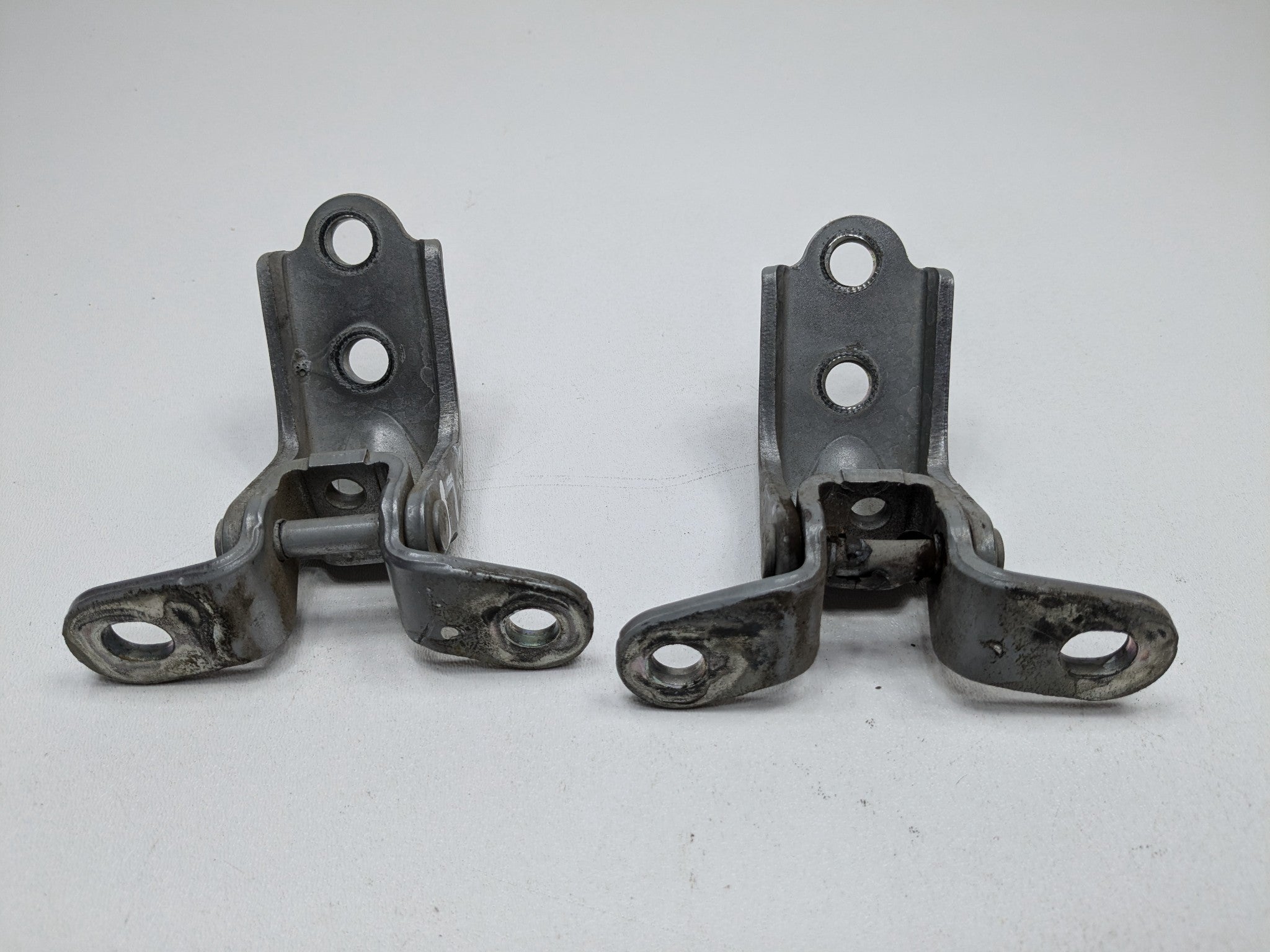 2012 - 2014 HYUNDAI AZERA OEM DOOR HINGES FRONT LEFT DRIVER SIDE UPPER AND LOWER