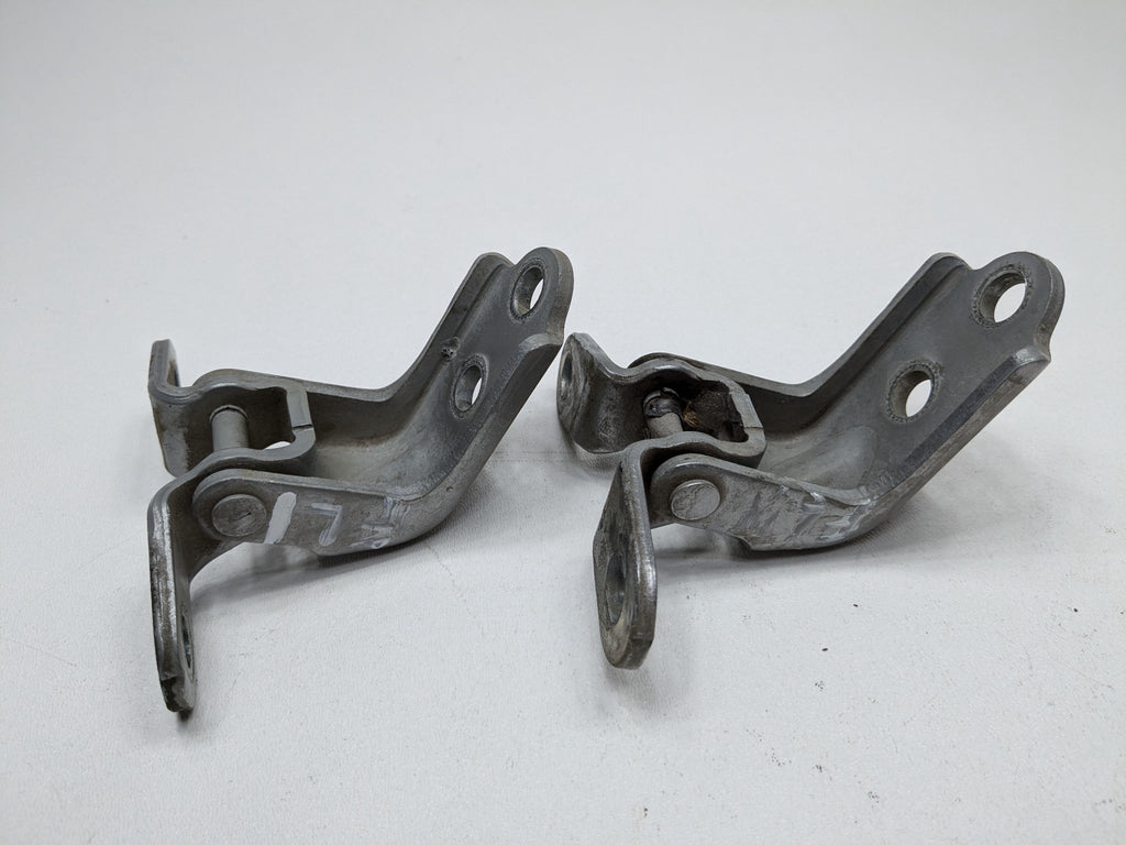2012 - 2014 HYUNDAI AZERA OEM DOOR HINGES FRONT LEFT DRIVER SIDE UPPER AND LOWER