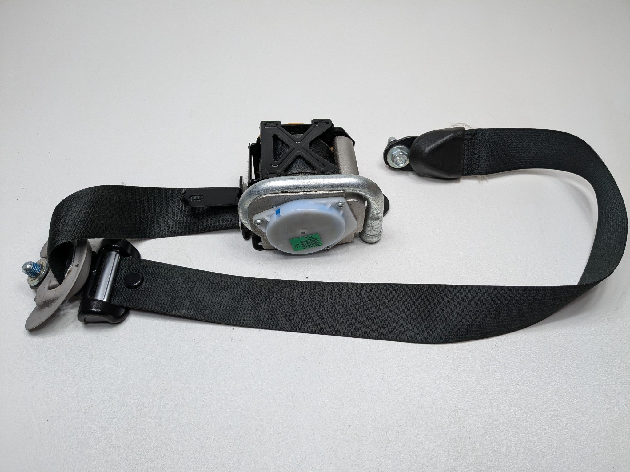 2012 - 2014 HYUNDAI AZERA OEM SAFETY SEAT BELT FRONT LEFT DRIVER SIDE
