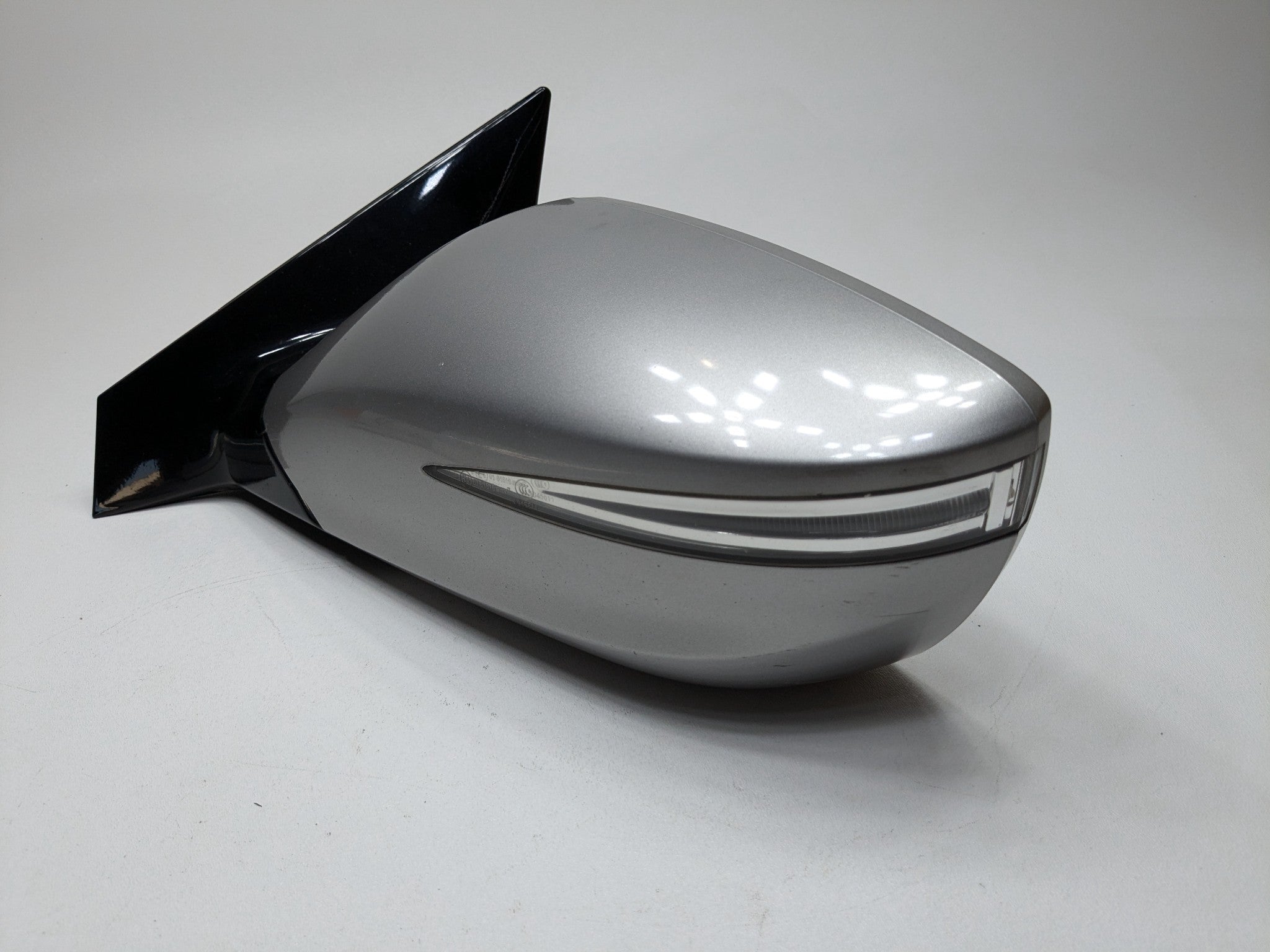 2012 - 2014 HYUNDAI AZERA OEM DRIVER SIDE VIEW DOOR MIRROR LEFT SILVER
