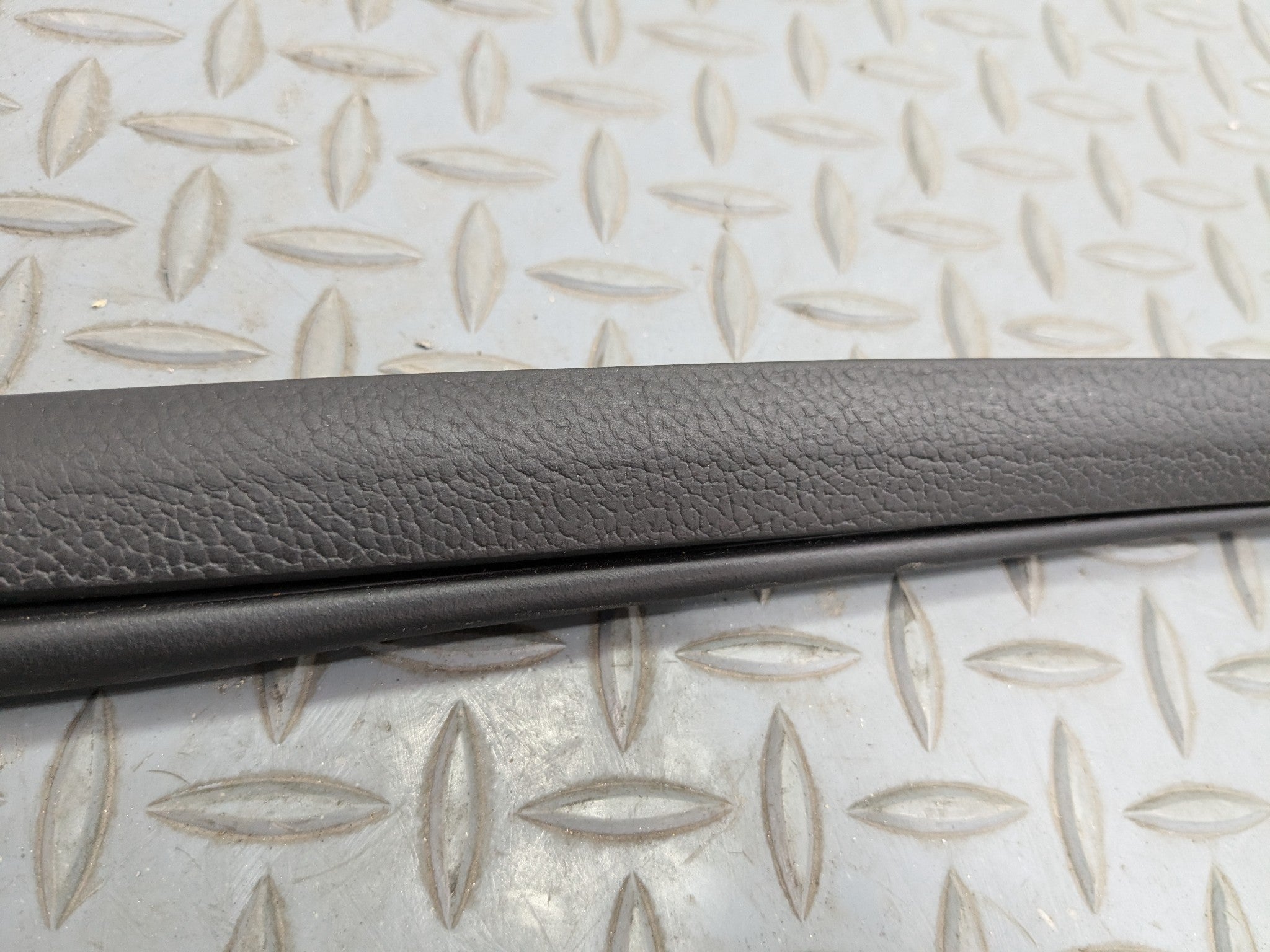 2012 - 2014 HYUNDAI AZERA OEM DOOR SEAL WEATHER STRIPPING RUBBER REAR LEFT SIDE