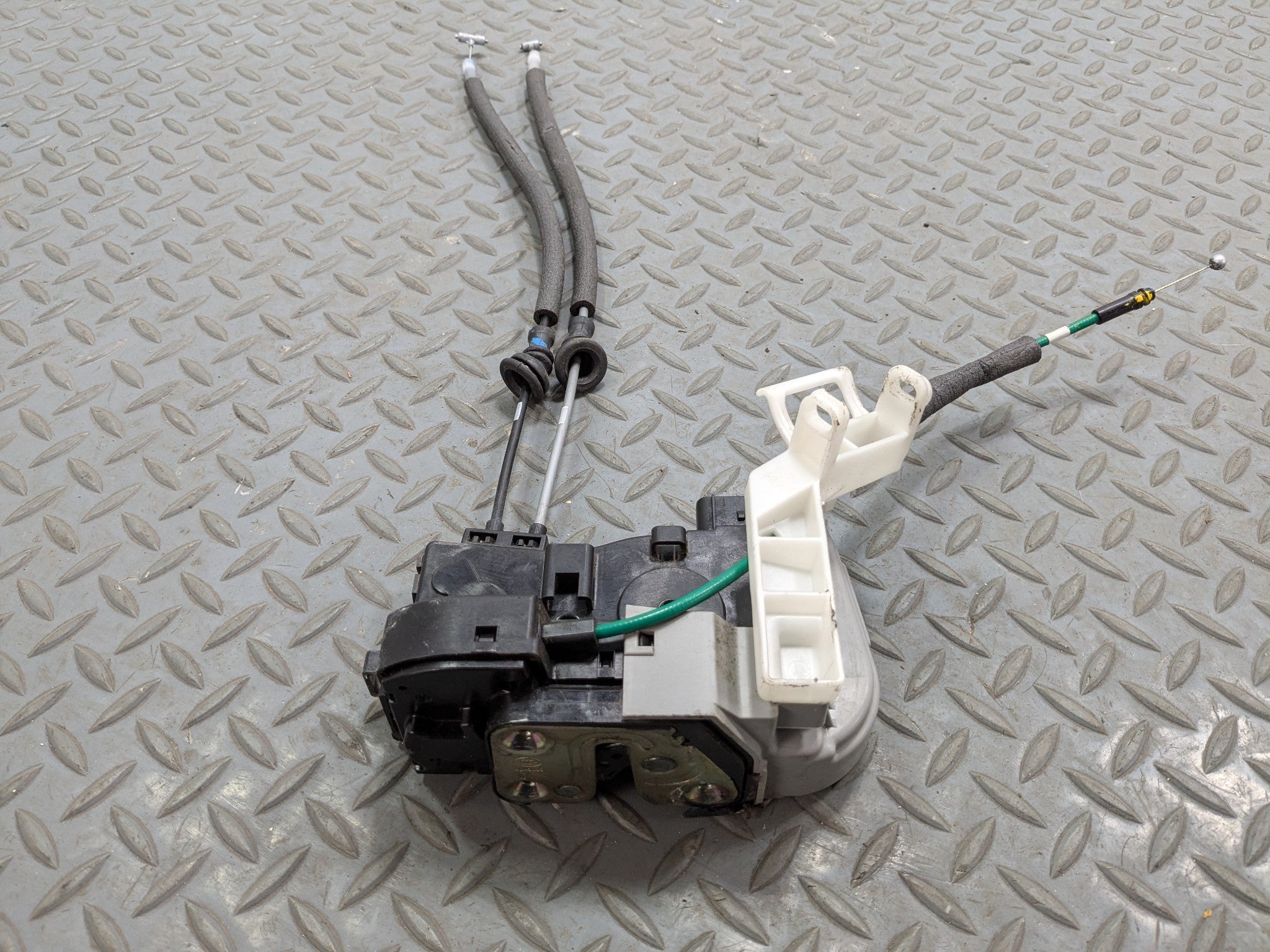 2012 - 2014 HYUNDAI AZERA OEM DOOR LOCK LATCH ACTUATOR REAR LEFT DRIVER SIDE
