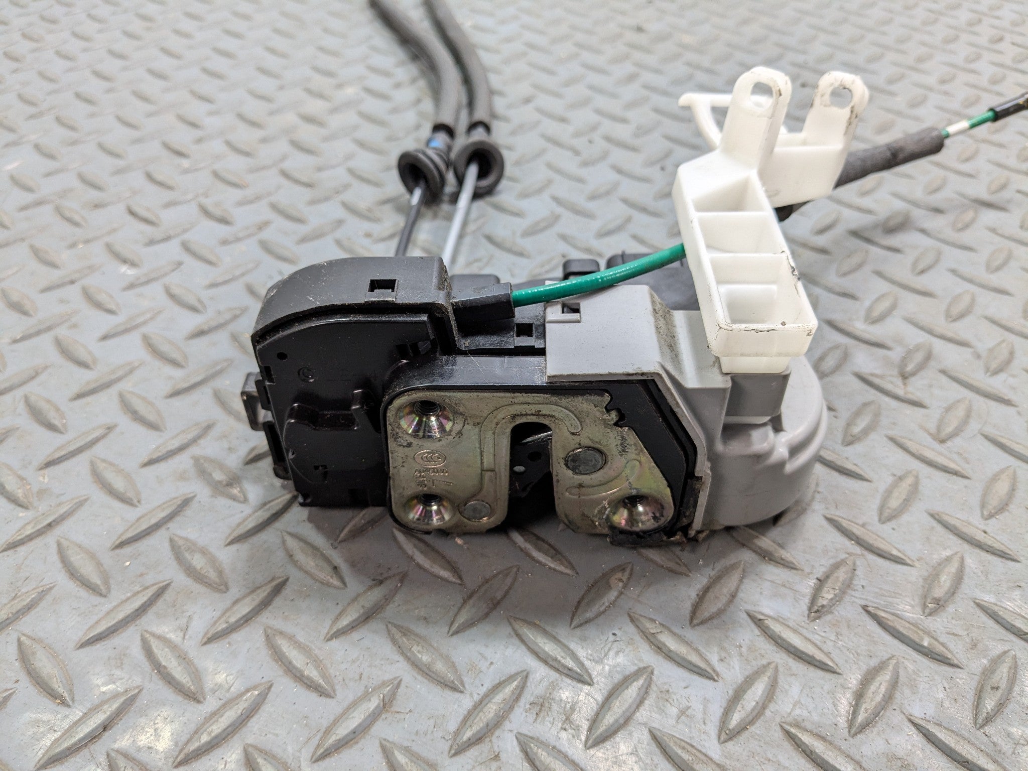 2012 - 2014 HYUNDAI AZERA OEM DOOR LOCK LATCH ACTUATOR REAR LEFT DRIVER SIDE