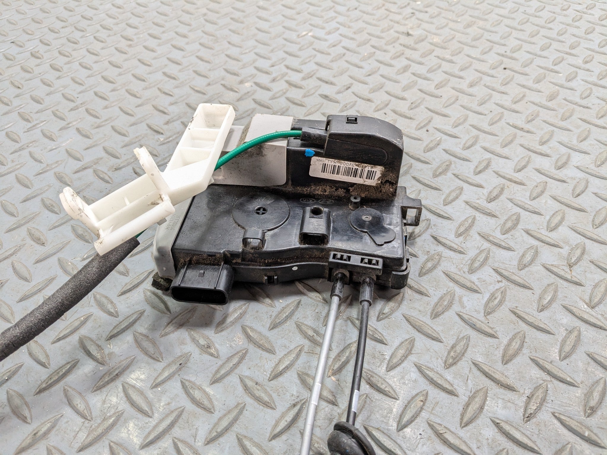 2012 - 2014 HYUNDAI AZERA OEM DOOR LOCK LATCH ACTUATOR REAR LEFT DRIVER SIDE