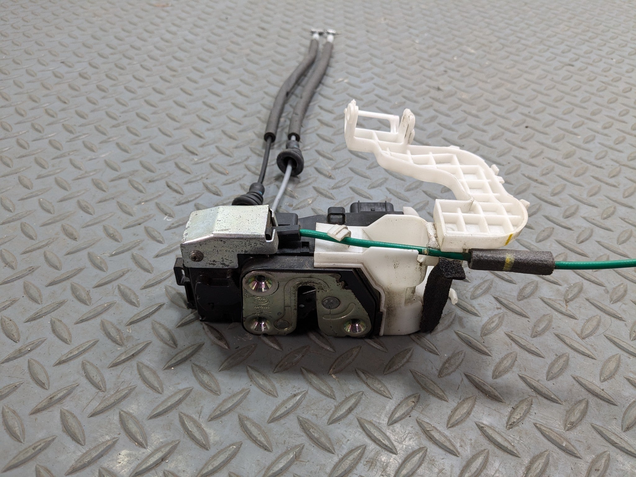 2012 - 2014 HYUNDAI AZERA OEM DOOR LOCK LATCH ACTUATOR FRONT LEFT DRIVER SIDE