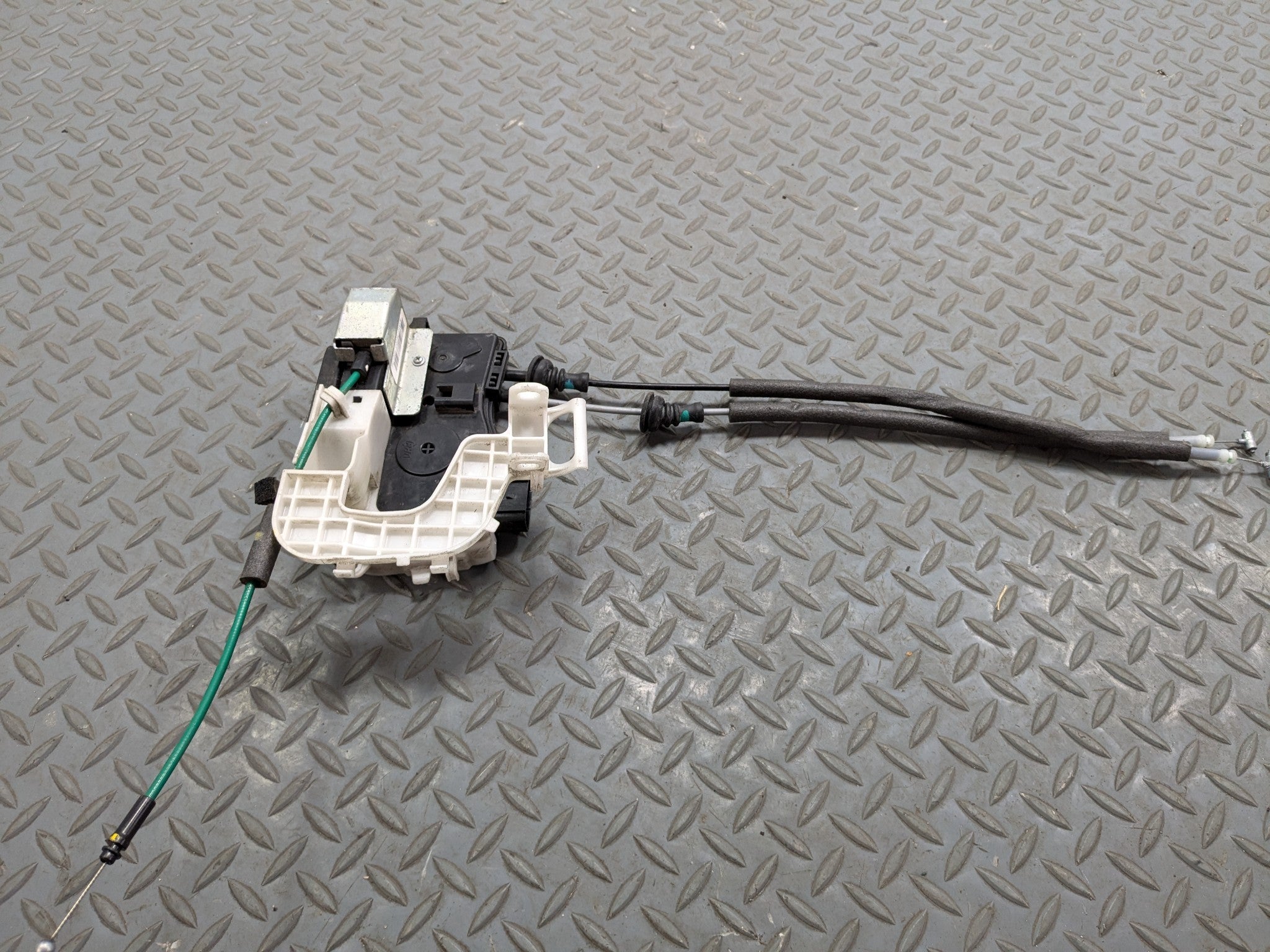 2012 - 2014 HYUNDAI AZERA OEM DOOR LOCK LATCH ACTUATOR FRONT LEFT DRIVER SIDE