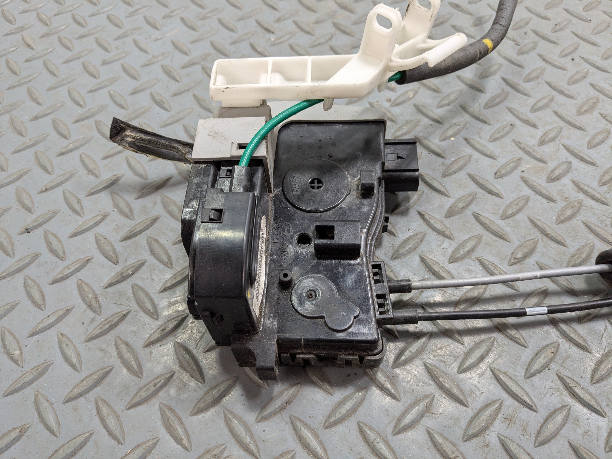 2012 - 2014 HYUNDAI AZERA OEM DOOR LOCK LATCH ACTUATOR REAR RIGHT PASSENGER SIDE