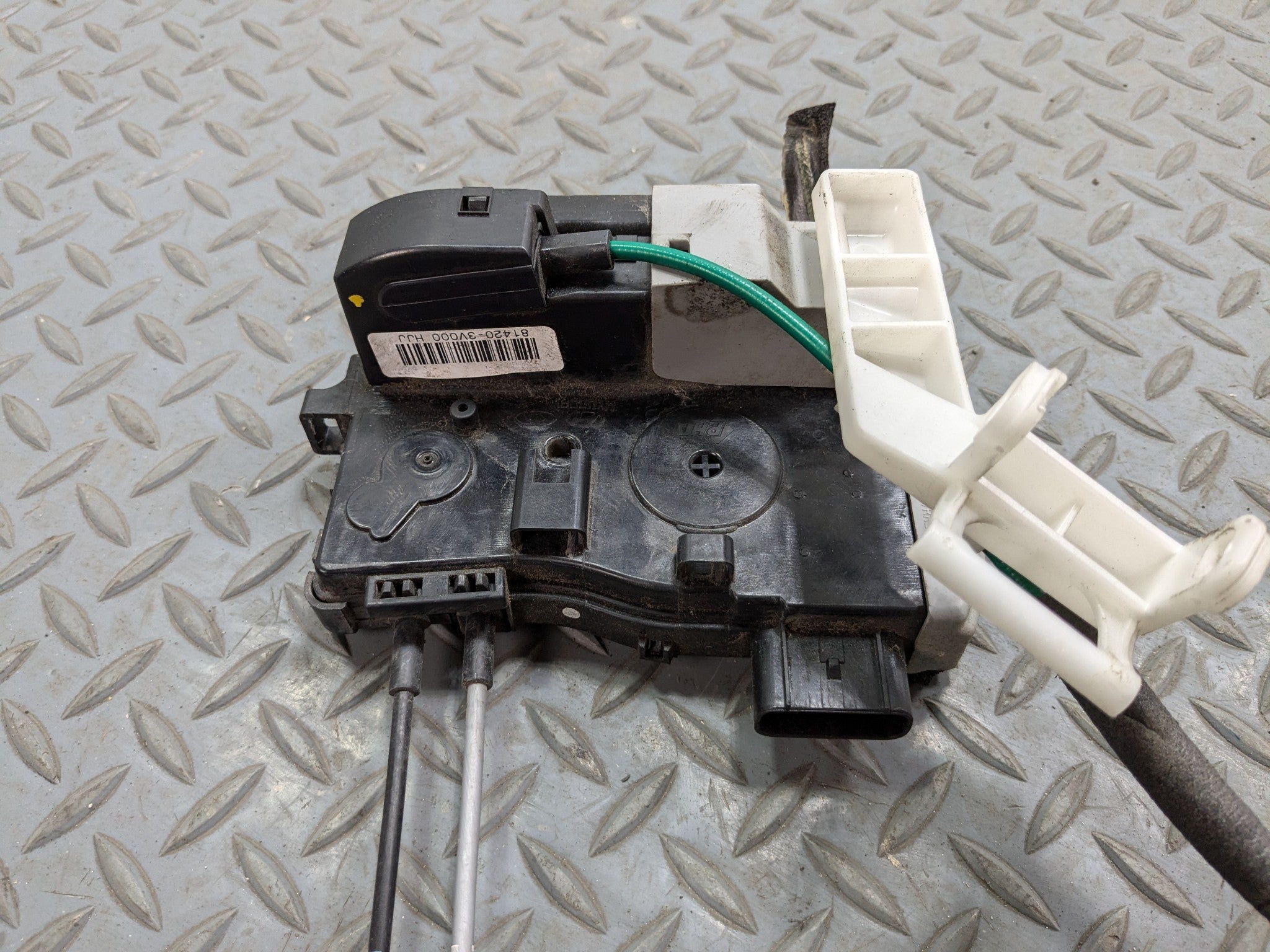 2012 - 2014 HYUNDAI AZERA OEM DOOR LOCK LATCH ACTUATOR REAR RIGHT PASSENGER SIDE